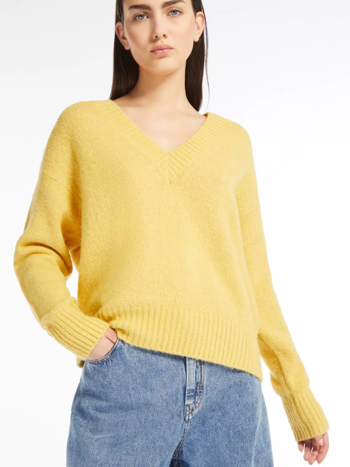 Jersey acogedor de MaxMara en alpaca y algodón con escote en V - Amarillo miel