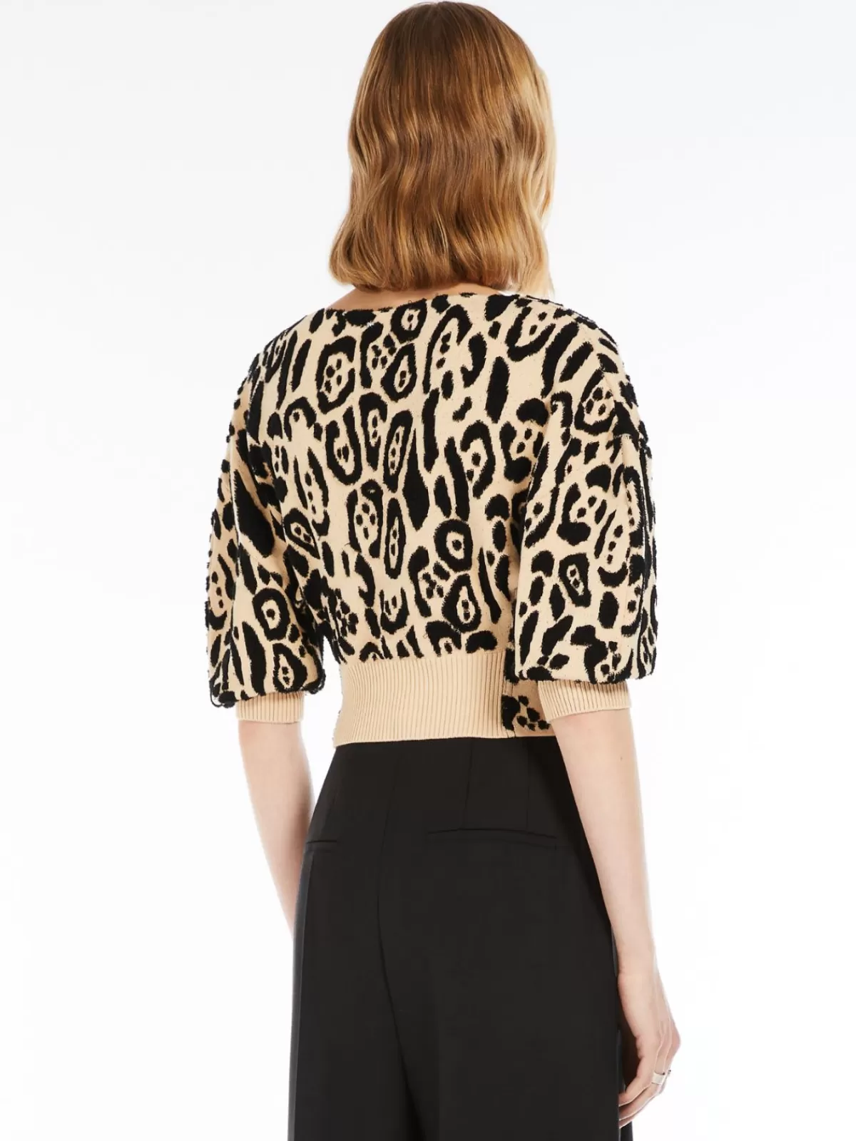 Max Mara - Suéter de punto jacquard con diseño animal en beige claro, tejido premium para looks elegantes