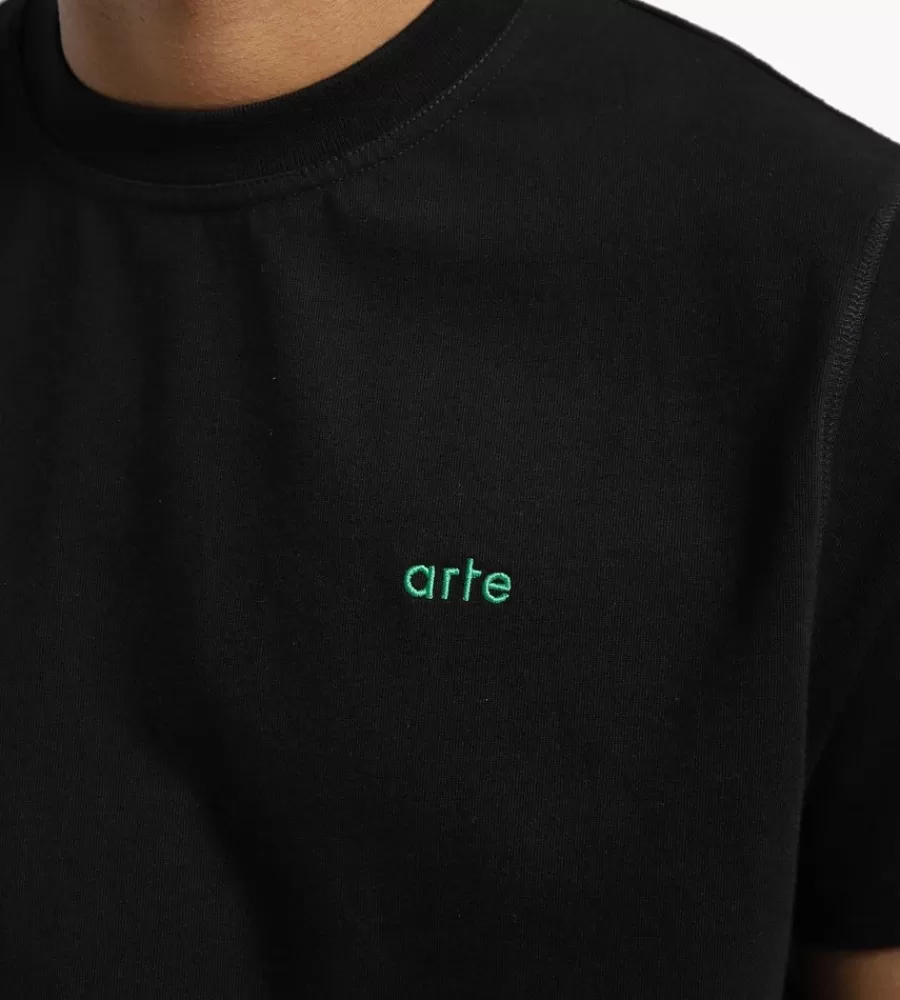 Camiseta ART ANTWERP con Estampado G en Espalda Ajustada - Diseño Moderno en Negro Clásico