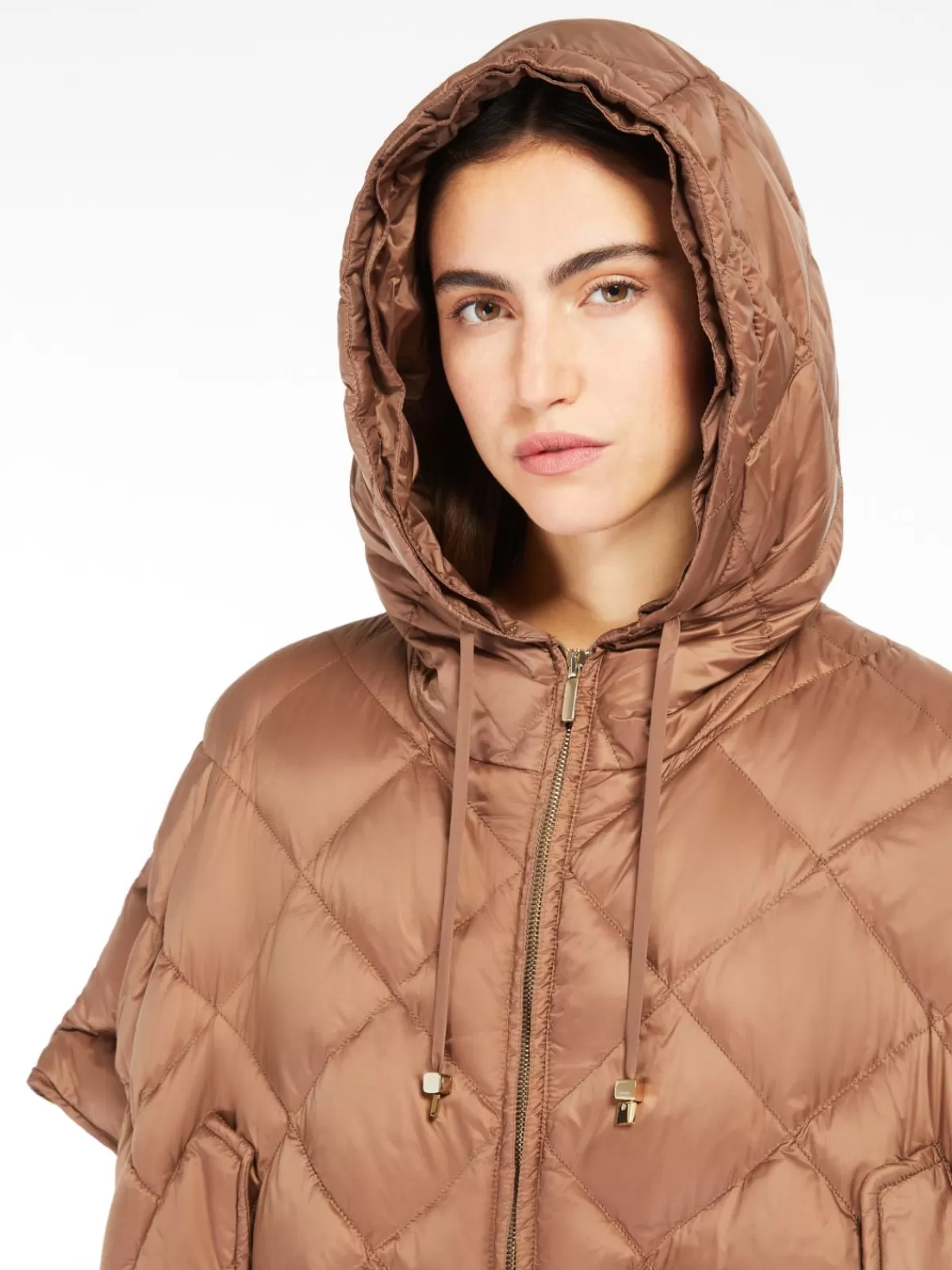Capa Abrigo Max Mara con Capucha - Impermeable en Lona Marrón, Estilo Versátil para Clima Lluvioso

（：
