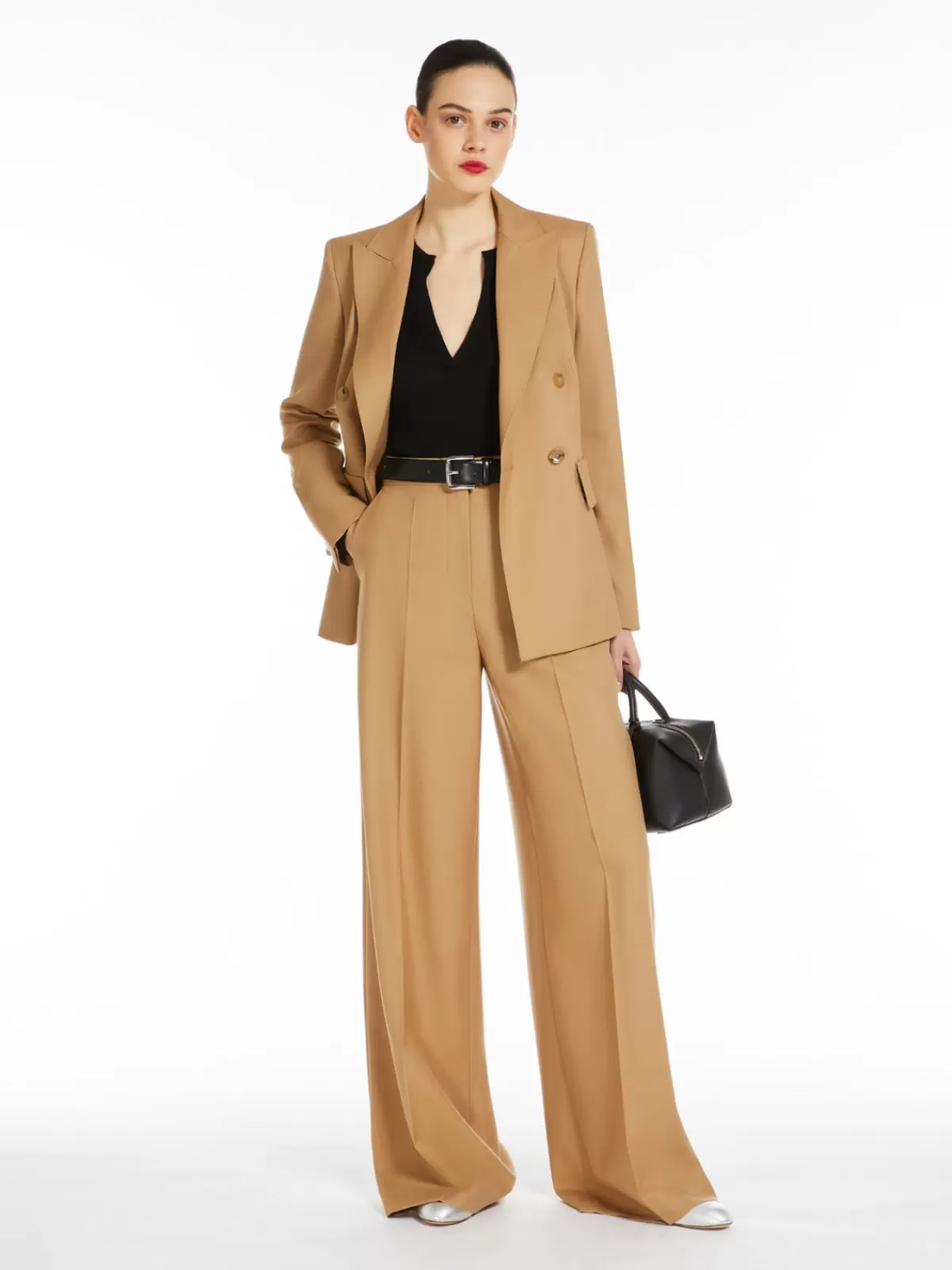 Jersey clásico Max Mara en negro - mezcla de cachemir y seda para un diseño atemporal