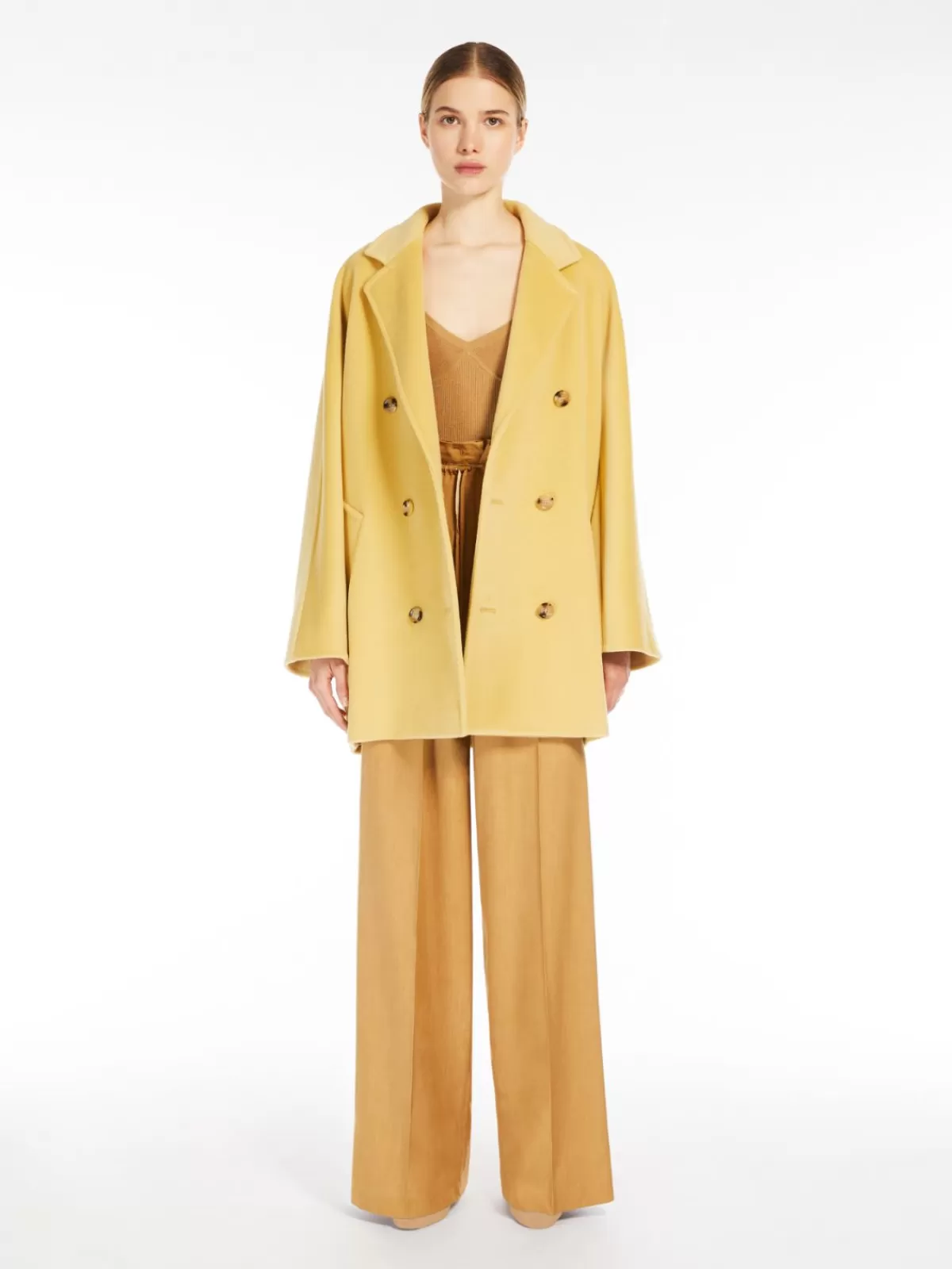 Lujosa blusa Max Mara en cachemir y seda - Tono camello para outfits otoñales 

(Nota: He incorporado elementos de temporada y uso cotidiano para dar calidez humana, variando la estructura sintáctica típica de las descripciones técnicas. Se mantuvieron las palabras clave esenciales pero con conjugaciones verbales y adjetivación más orgánica para el mercado hispanohablante.)