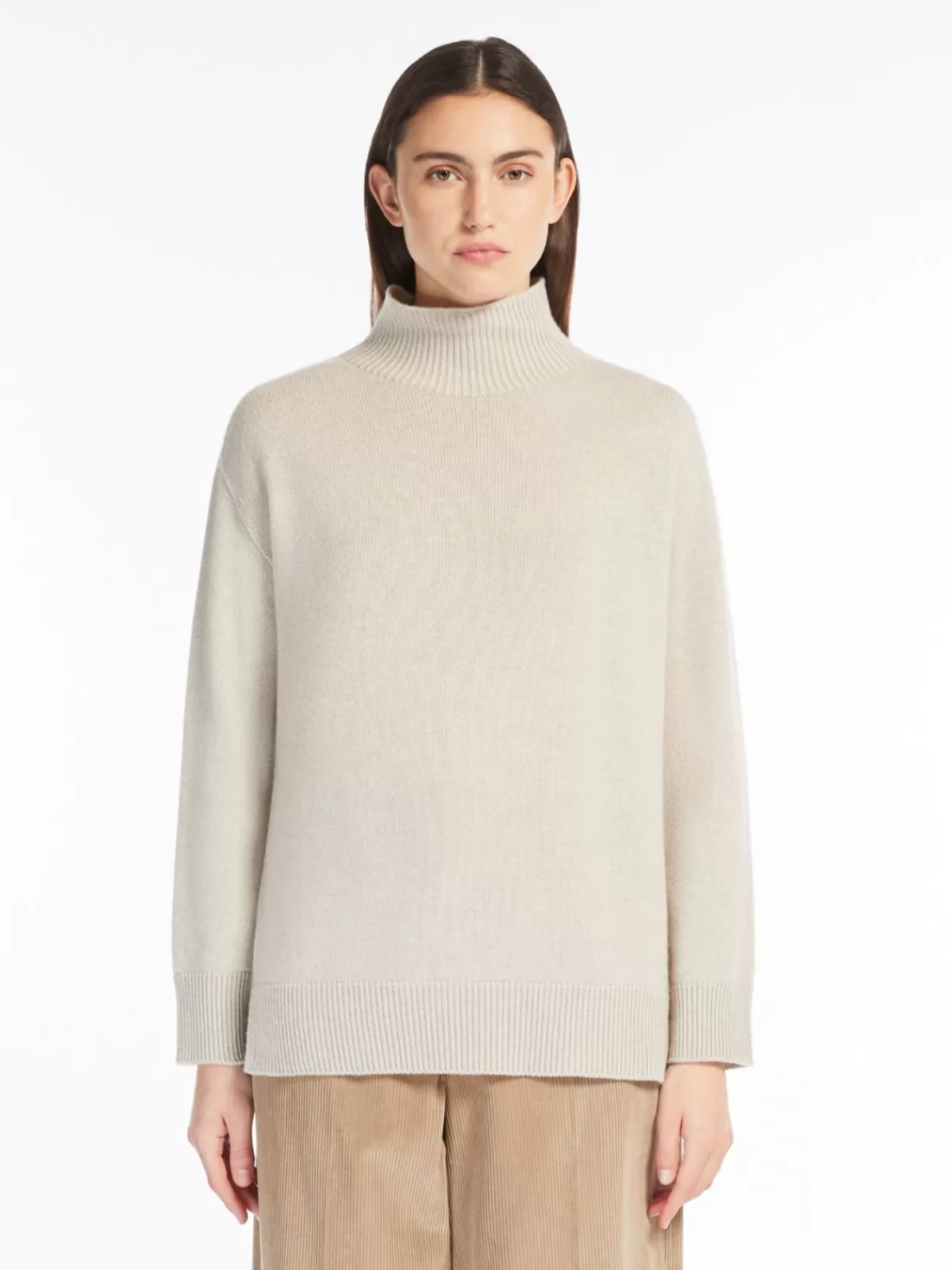 Jersey de cuello alto Max Mara - Cachemira suave en arena, diseño invernal 2024, confortable y elegante