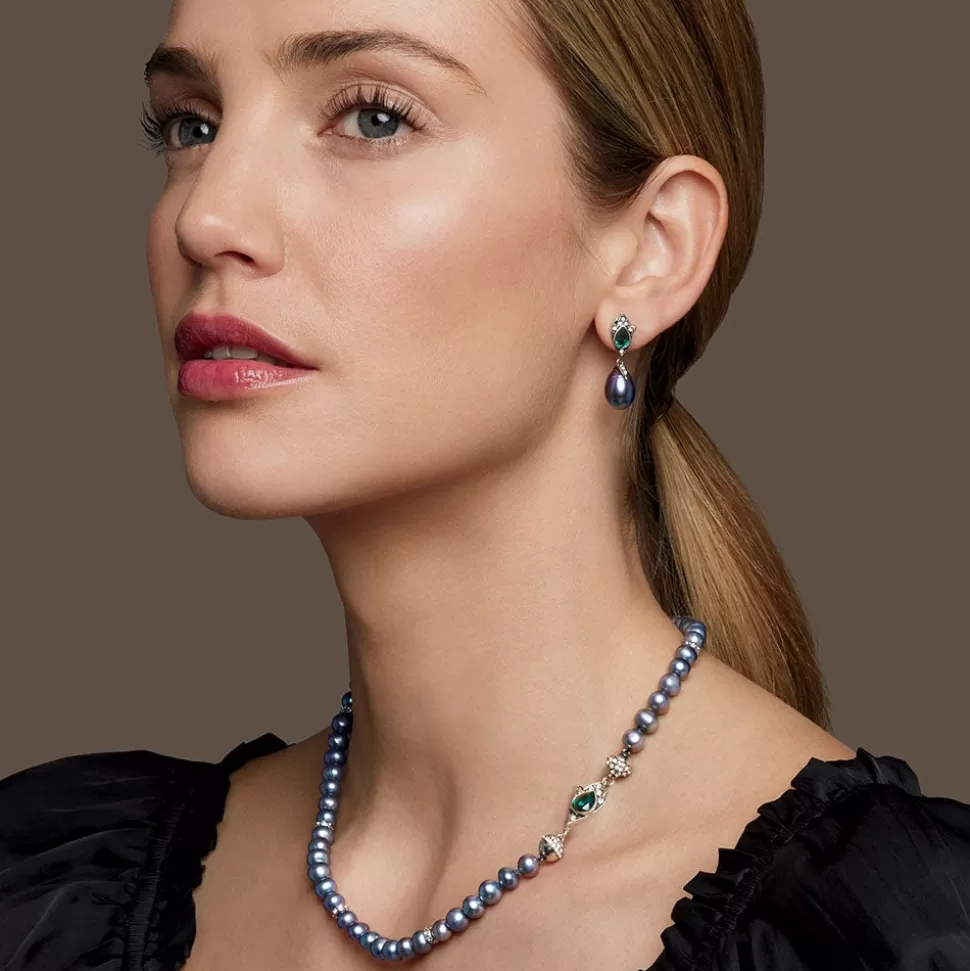 The Met Store - Collar Pavo Real con Perlas Chelsea, Diseño Elegante y Hecho a Mano