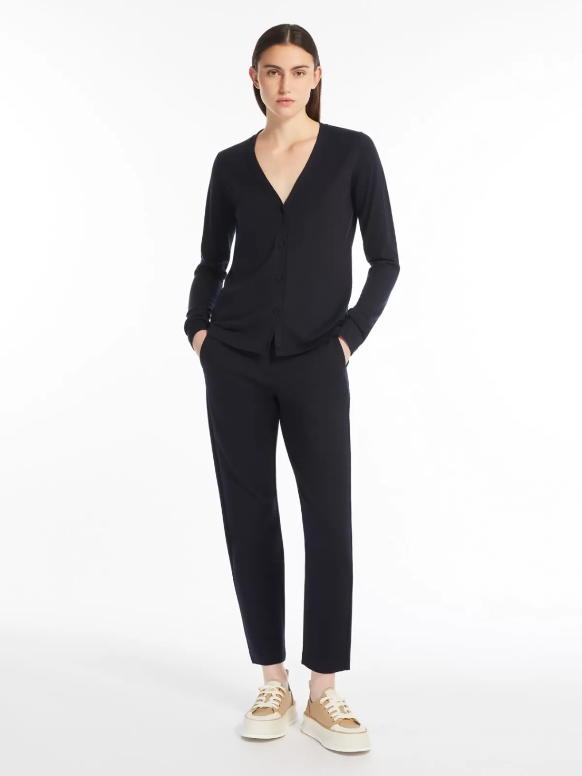 Chaqueta punto Max Mara en azul marino - Tejido suave de algodón orgánico y seda para invierno 2024 - Diseño clásico con detalles de costura premium