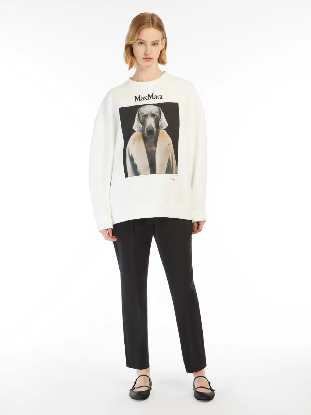 Sudadera clásica de Max Mara en algodón tejido · Estampado exclusivo Wegman · Tono marfil suave · Prenda versátil para looks casuales