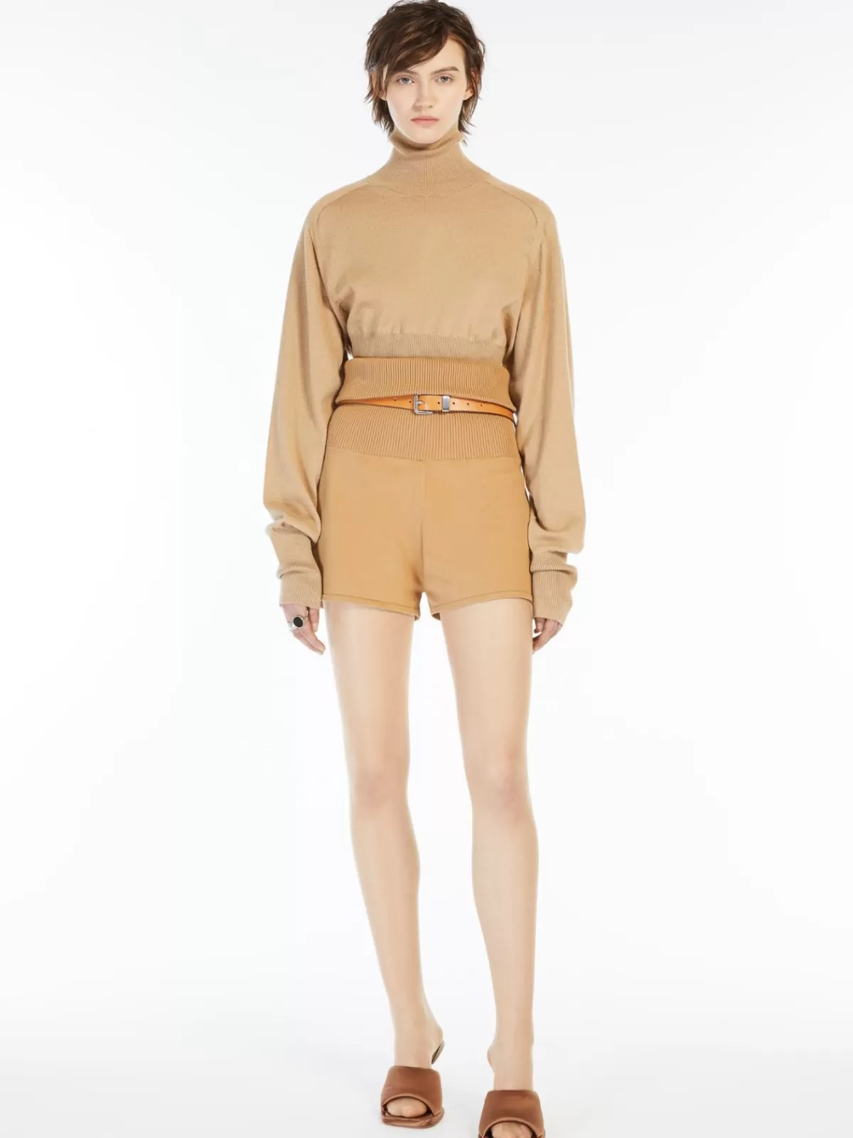 Jersey corto Max Mara de cuello alto efecto polo - tejido suave en tono camel clásico