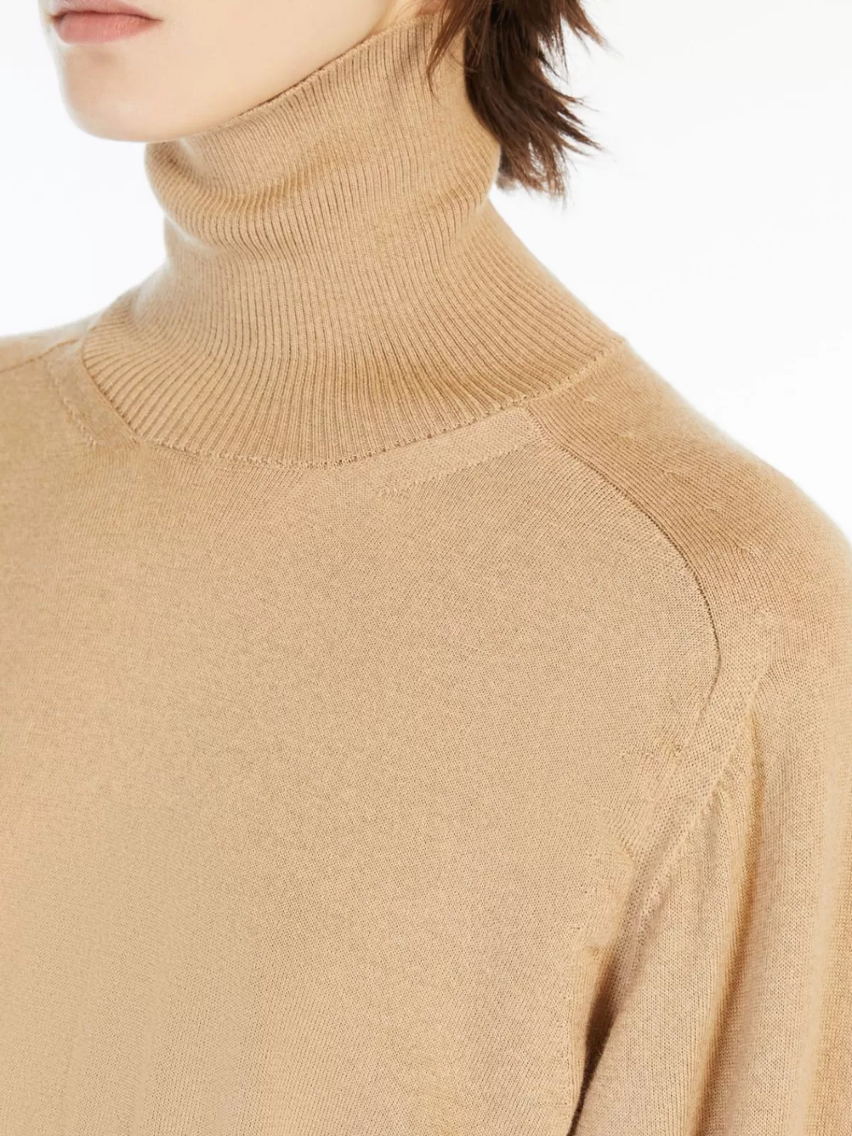 Jersey corto Max Mara de cuello alto efecto polo - tejido suave en tono camel clásico