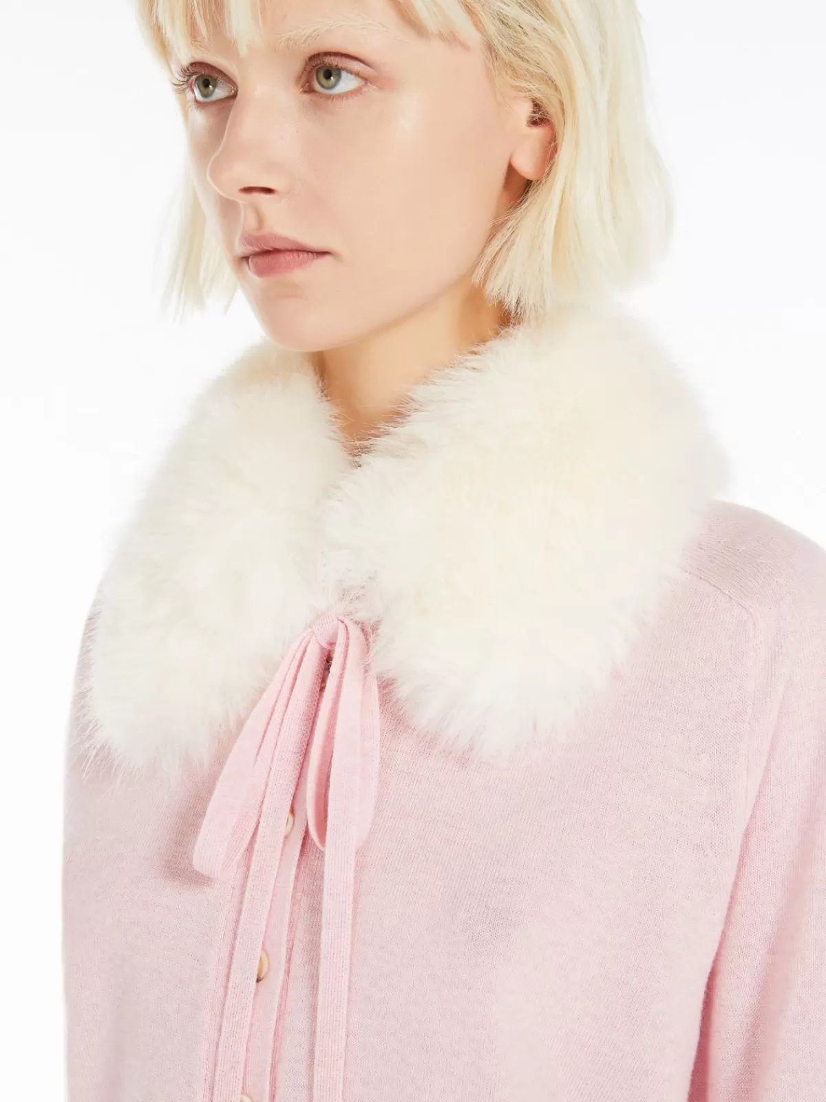 Sweater acogedor Max Mara con cuello extraíble - tejido premium en suave tono rosado pastel