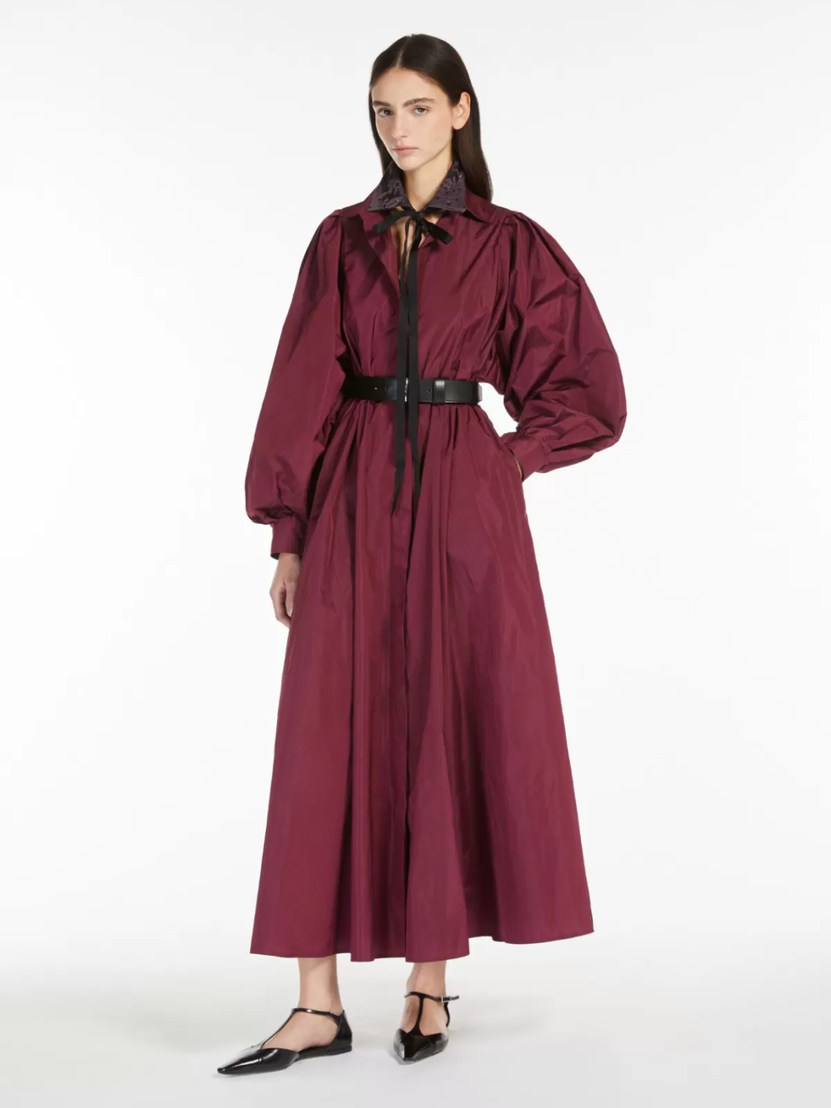 Vestido de fiesta Max Mara en tafetán con corte flare - Elegancia en tonalidad vino tinto para eventos especiales