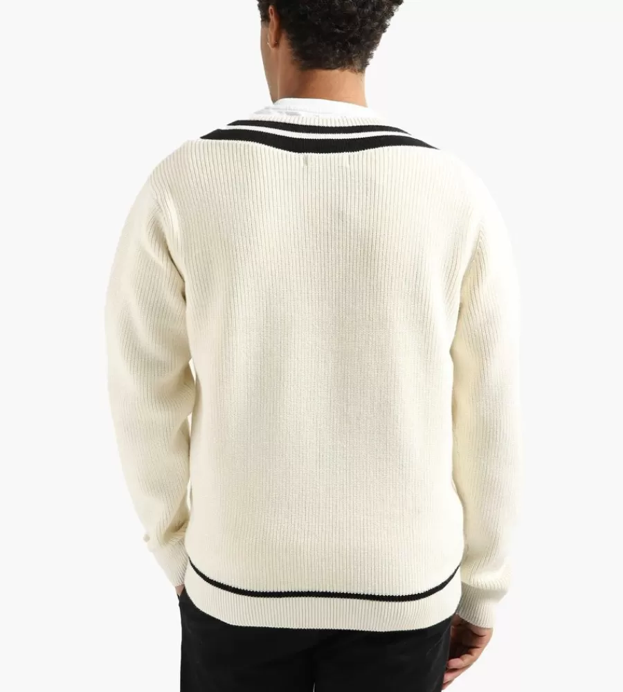 Jersey Fred Perry con Rayas Detalladas en Cuello V - Beige Clásico
