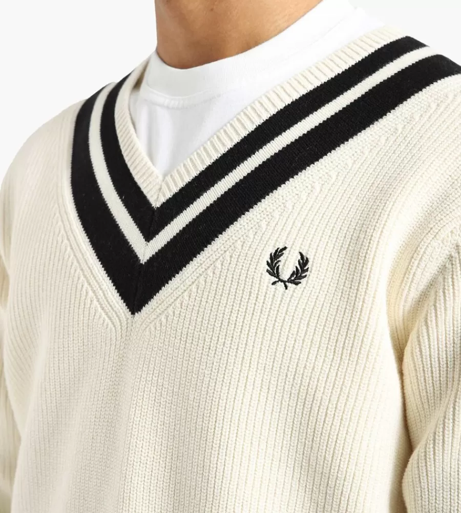 Jersey Fred Perry con Rayas Detalladas en Cuello V - Beige Clásico