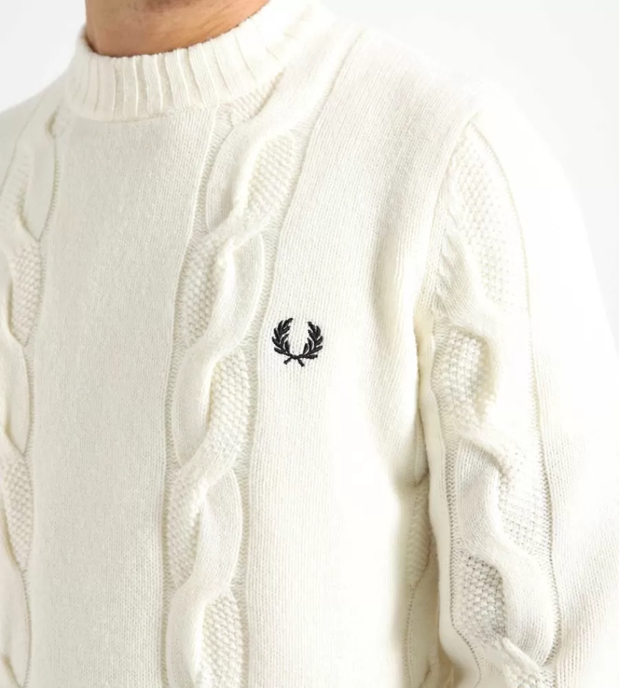 Suéter clásico de punto trenzado FRED PERRY - diseño con textura en beige natural