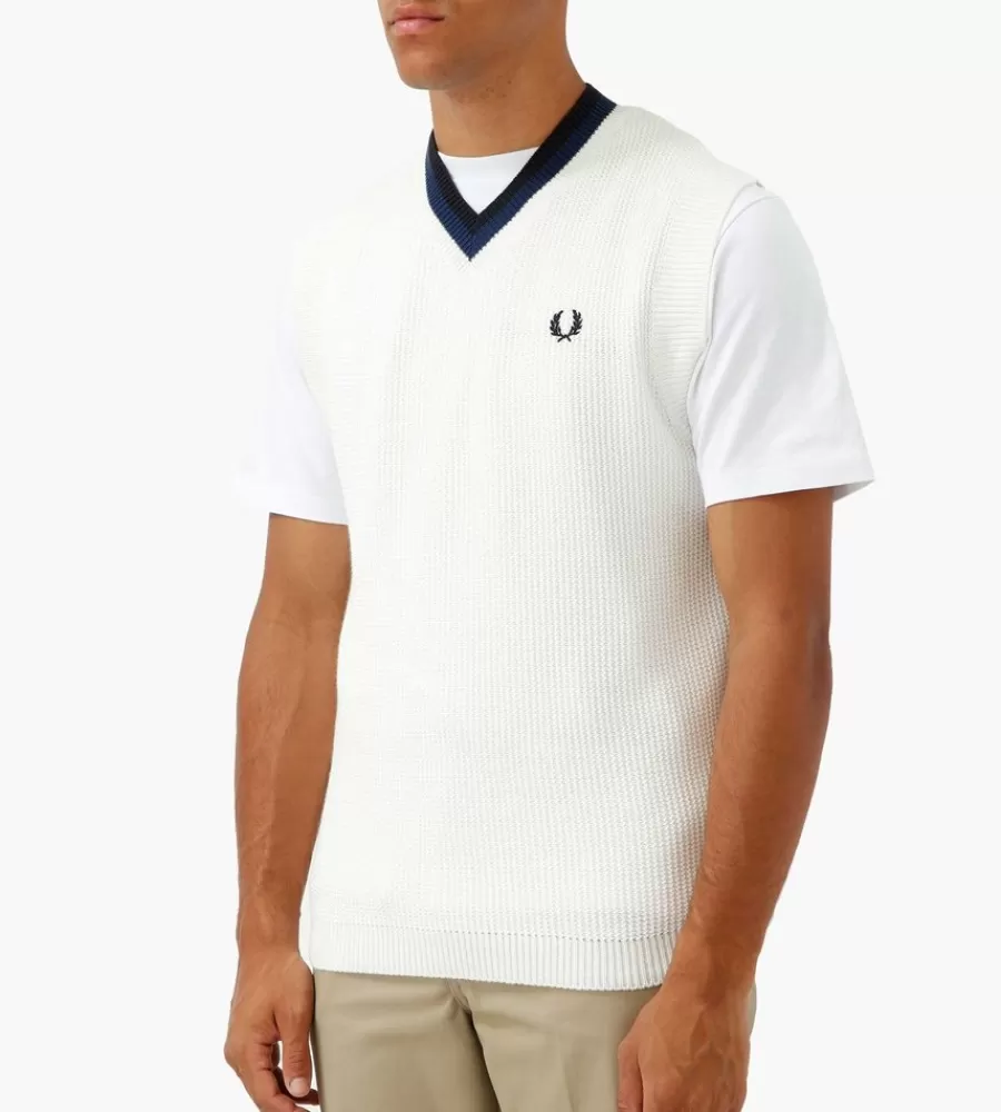 Camiseta clásica de corte en V en tejido de punto color hueso - Fred Perry para looks frescos de verano