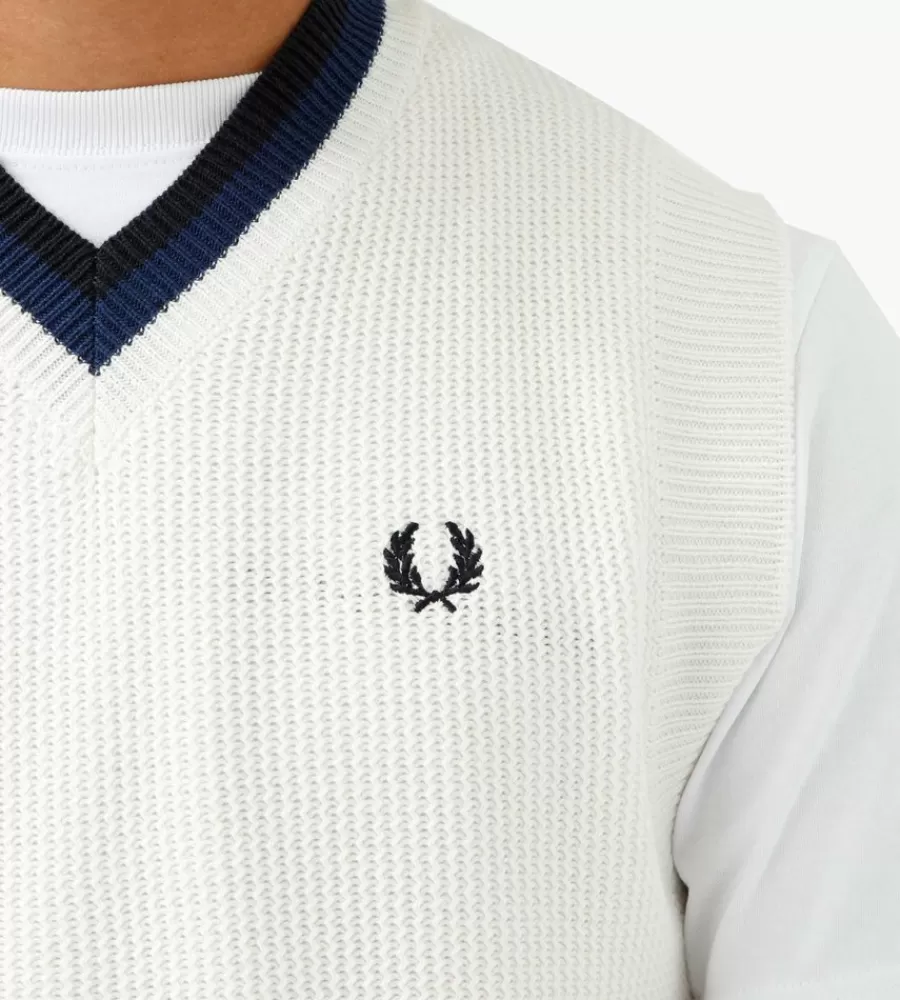 Camiseta clásica de corte en V en tejido de punto color hueso - Fred Perry para looks frescos de verano