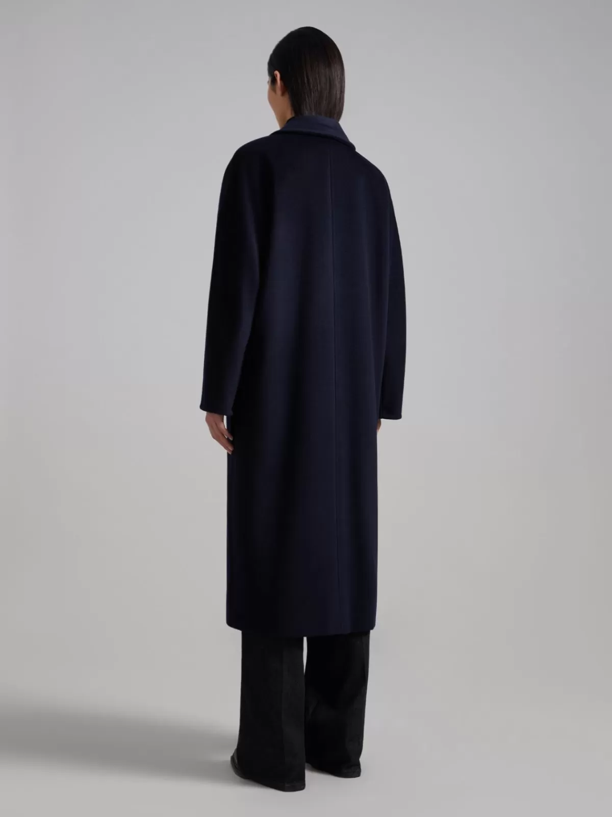 Abrigo clásico Max Mara modelo 101801 en azul ultramar - Elegancia atemporal y diseño premium para mujer