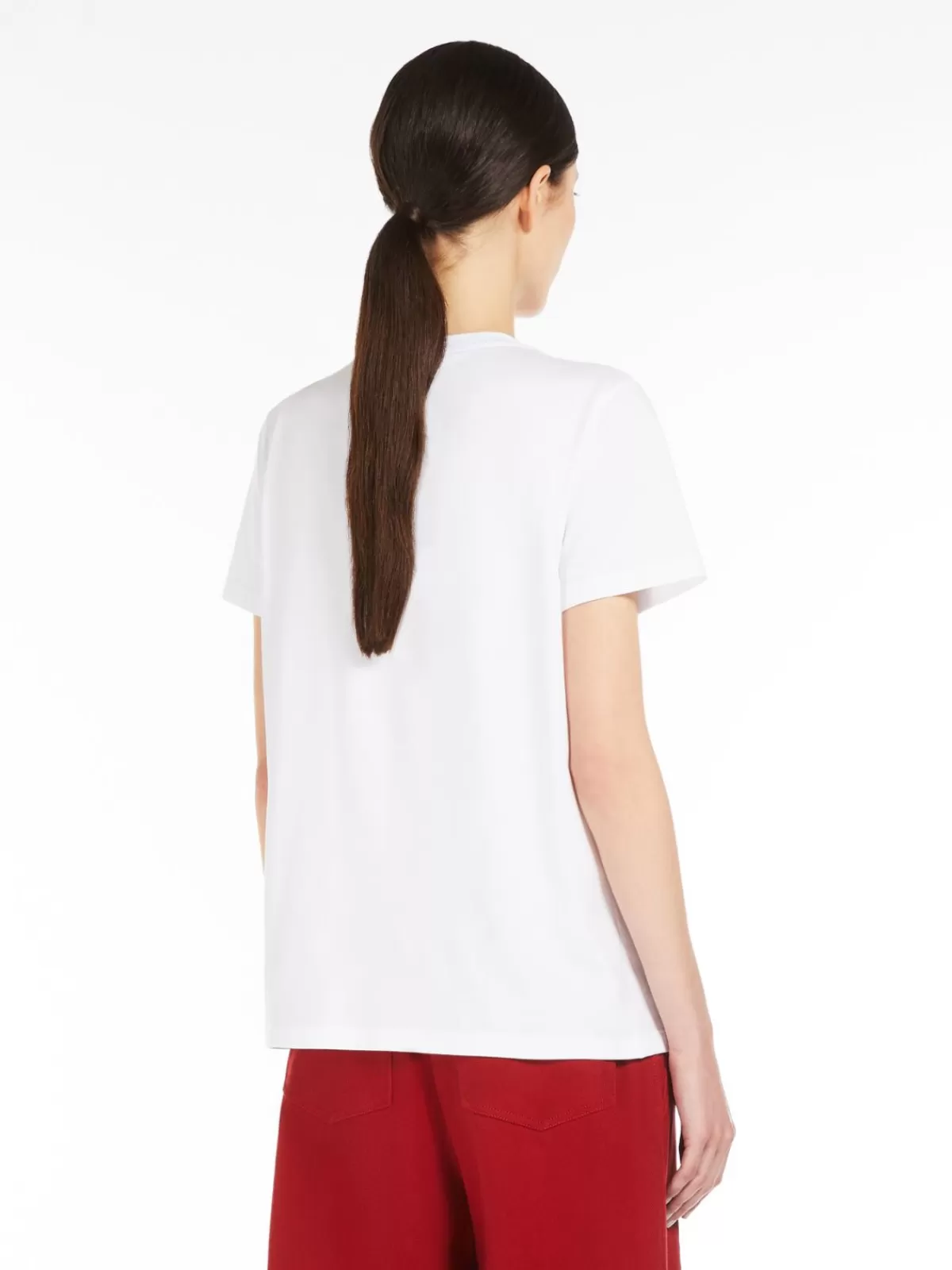 Camiseta blanca de Max Mara en tejido jersey con bolsillo bordado artesanal - Diseño minimalista y versátil para looks casuales
