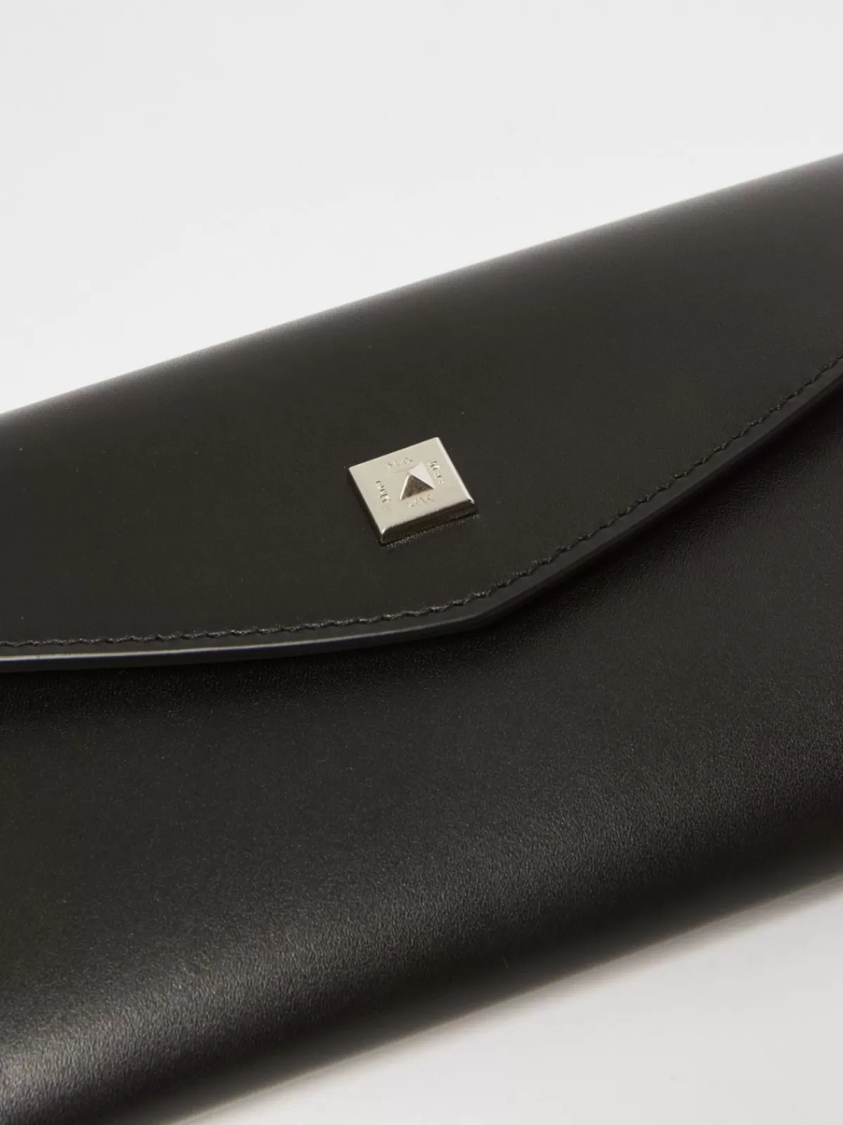 Soporte móvil compacto + Funda de cuero Max Mara en tono negro intenso para organización esencial