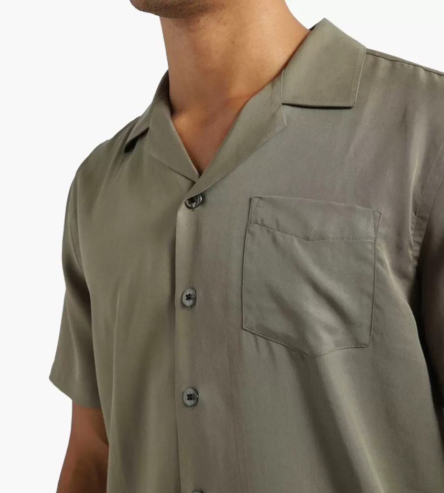 Camiseta Casual LIBERTINE para Estilo Urbano - Diseño Único en Oliva, Talla Completa con Aire Vintage. Envío Rápido Disponible