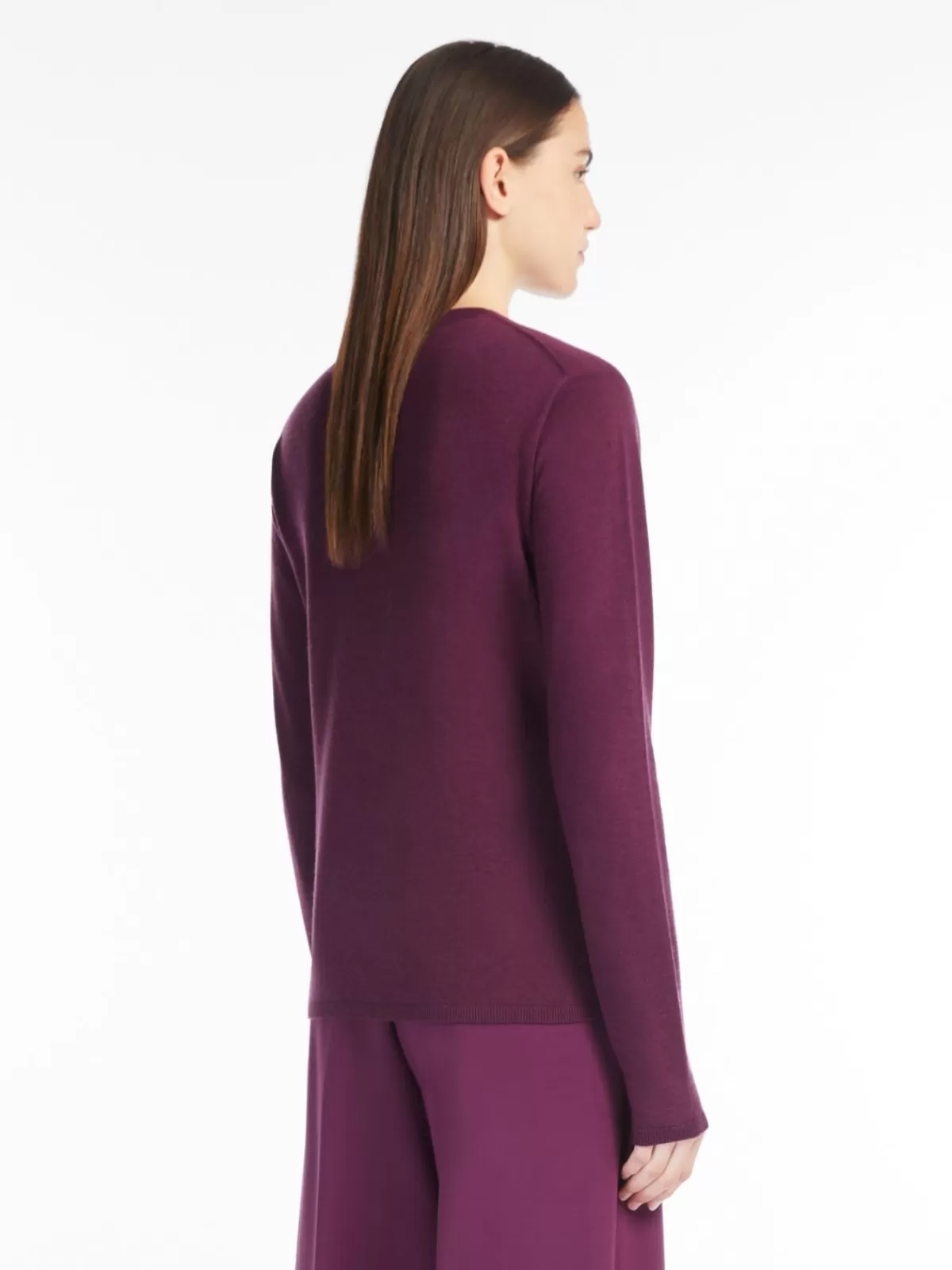 Jersey clásico de cachemira Max Mara · Tejido suave y ligero · Color berenjena elegante · Prenda versátil para looks diarios y ocasiones especiales