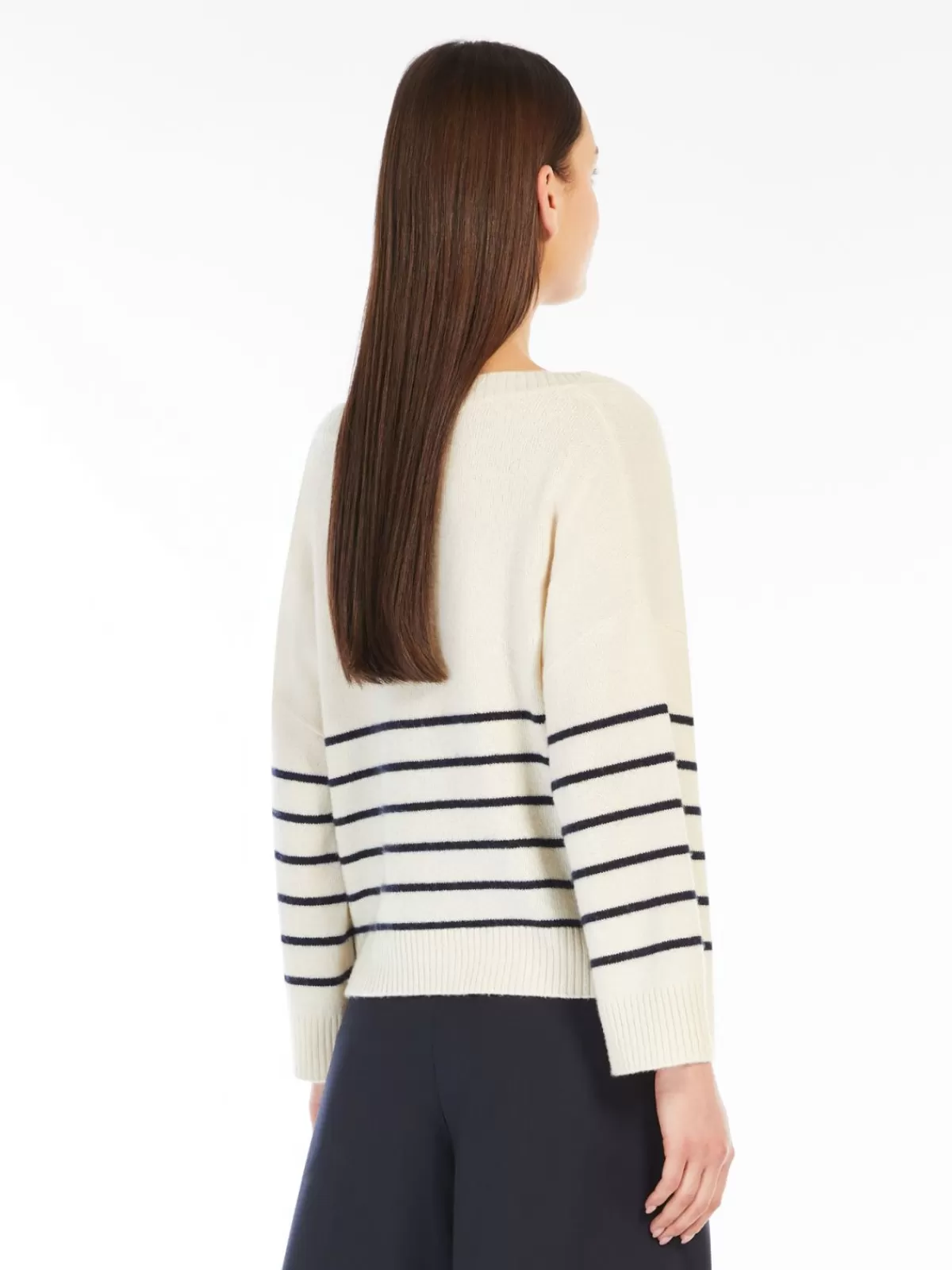 Lujoso suéter oversize de cachemira color hueso - Colección otoño-invierno Max Mara | Prenda de punto premium para un estilo casual con elegancia
