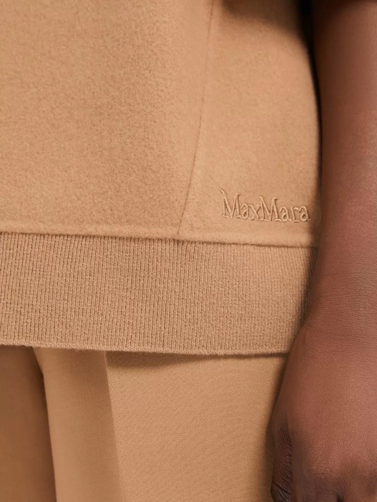 Sudadera oversize de Max Mara en punto suave - Beige arena para un estilo relajado