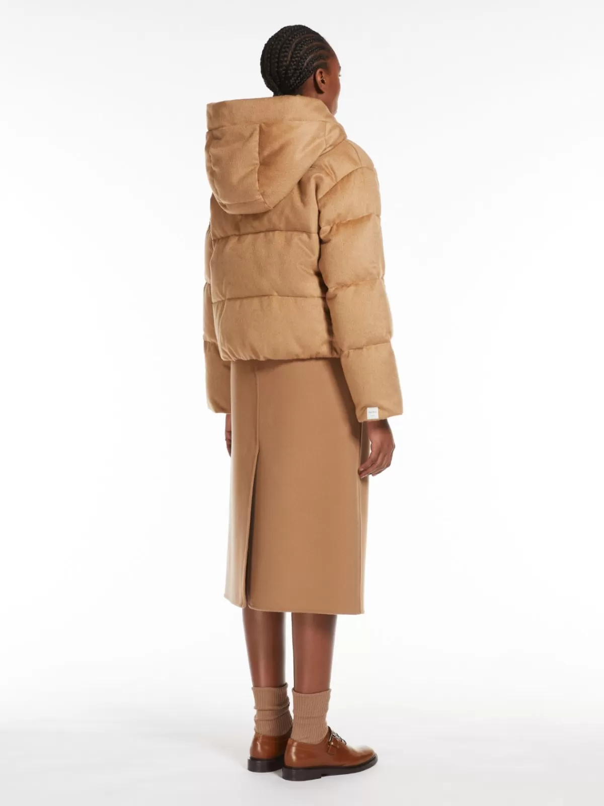 Max Mara – Abrigo Nórdico Doble Cara en Tono Camello | Chaleco Térmico Desmontable con Capucha