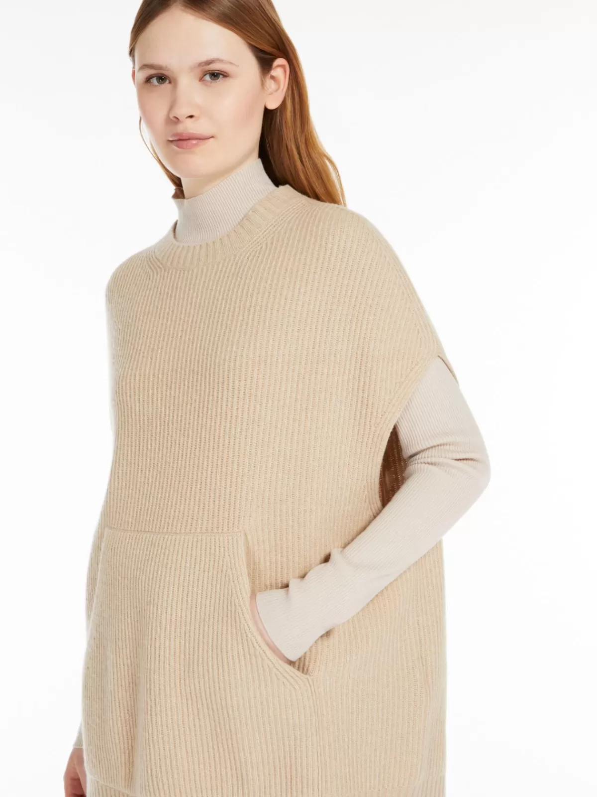 Capa tejida al relieve de Max Mara en tono arena - Diseño clásico para elegancia invernal
