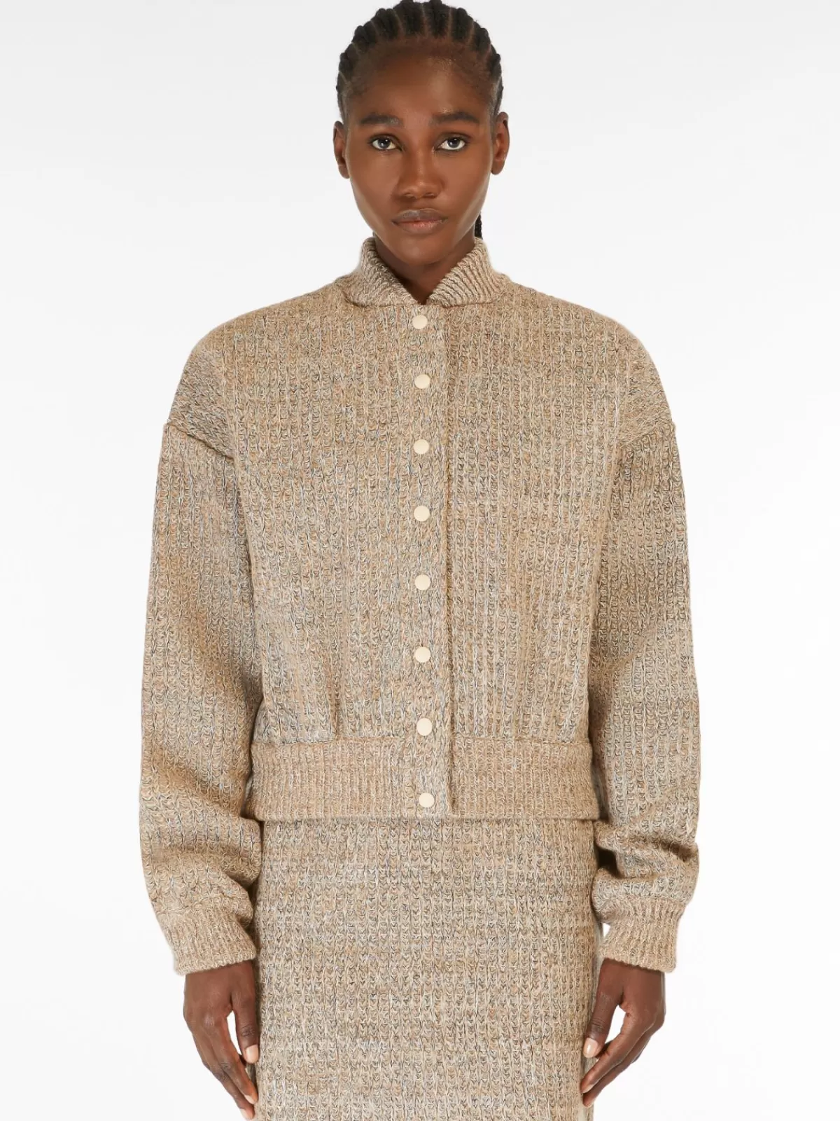 Chaqueta bomber acolchada Max Mara en tejido de lana recubierto - Abrigo ligero de edición limitada en color arena cálido con detalles de costura premium