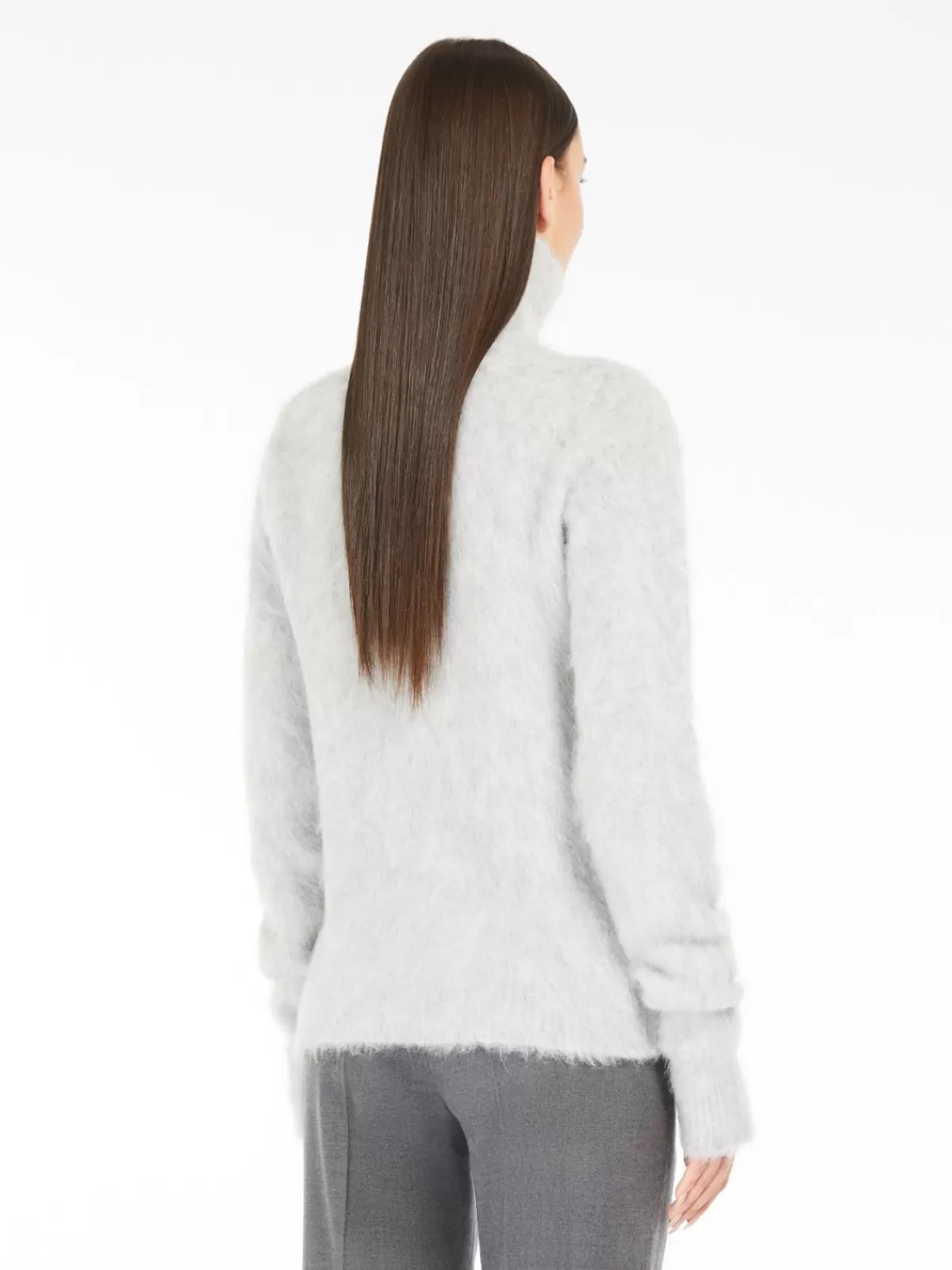 Jersey Premium de Alpaca Sin Costuras MAX MARA® - Cuello Alto Tipo Polo en Gris Claro  

(Se incluyeron variaciones léxicas naturales, estructura invertida típica del español comercial, adición de signos de puntuación orgánicos y especificaciones de materiales con términos coloquiales como 
