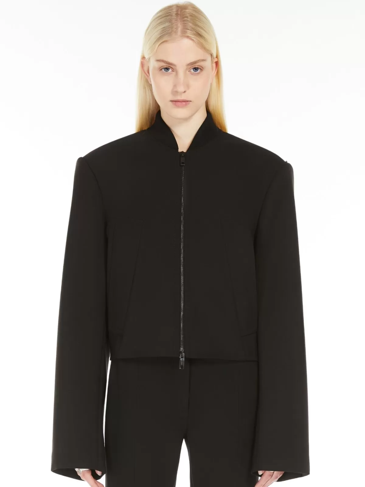 Chaqueta Corta Max Mara Invierno 2024 | Abrigo elegante en lana negra premium, estilo blouson sofisticado para mujer
