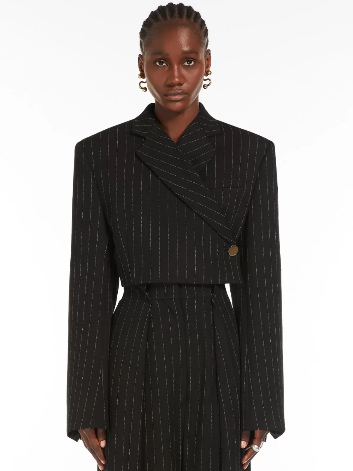 Chaqueta de vestir corta MAX MARA en tono NEGRO · Diseño clásico con rayas finas · Americana elegante para mujer