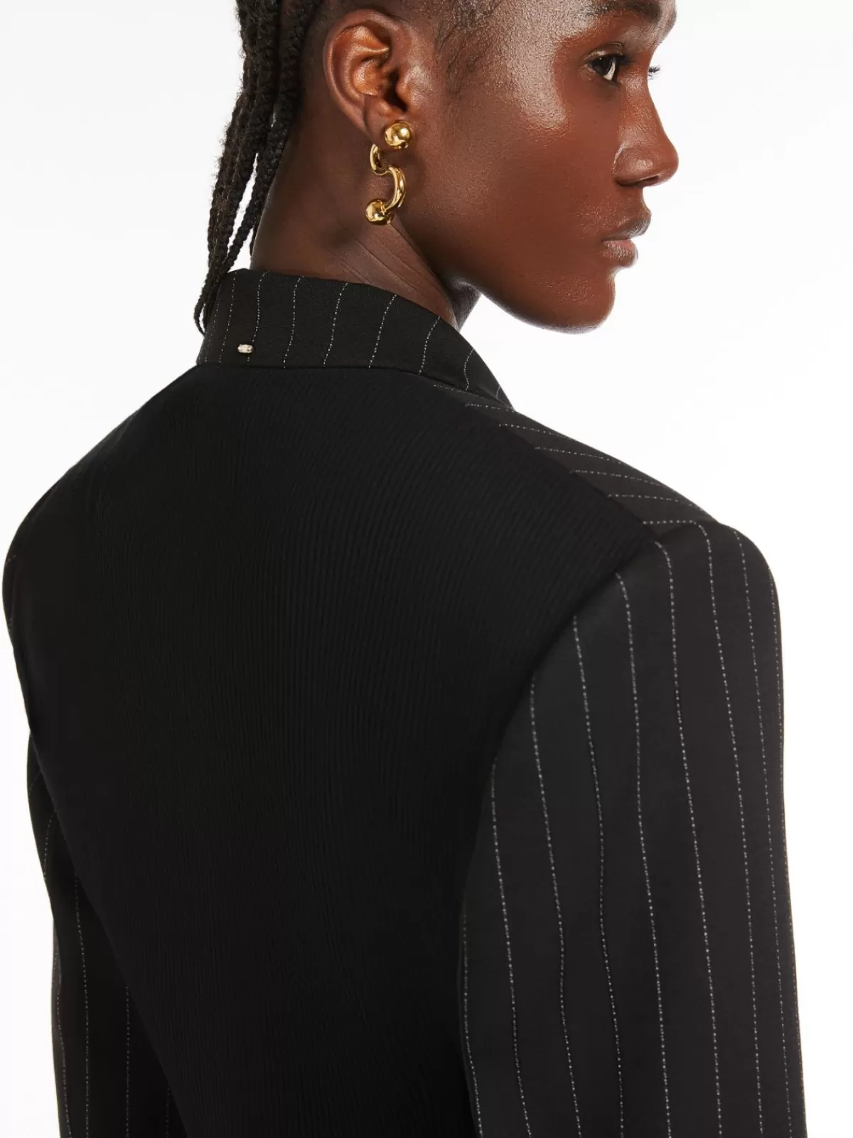 Chaqueta de vestir corta MAX MARA en tono NEGRO · Diseño clásico con rayas finas · Americana elegante para mujer