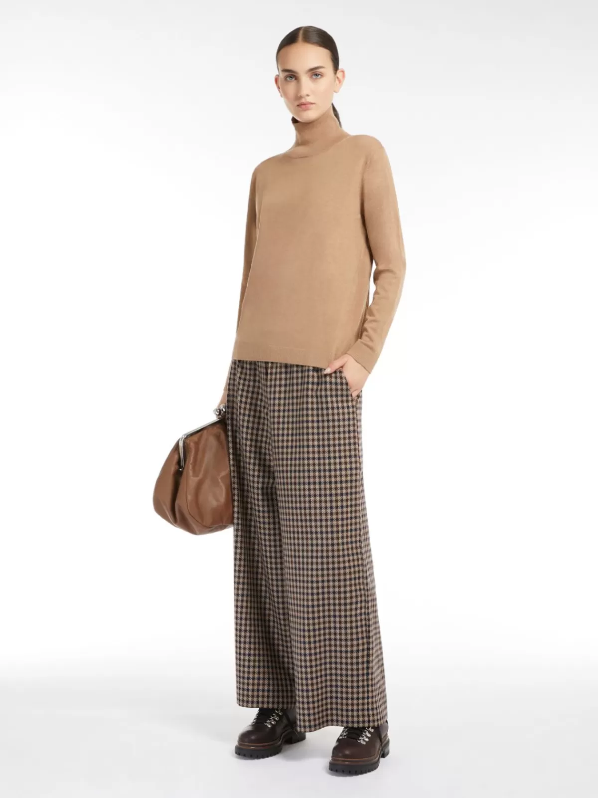 Max Mara - Jersey de cuello alto en lana y seda suave, tono camello elegante para invierno