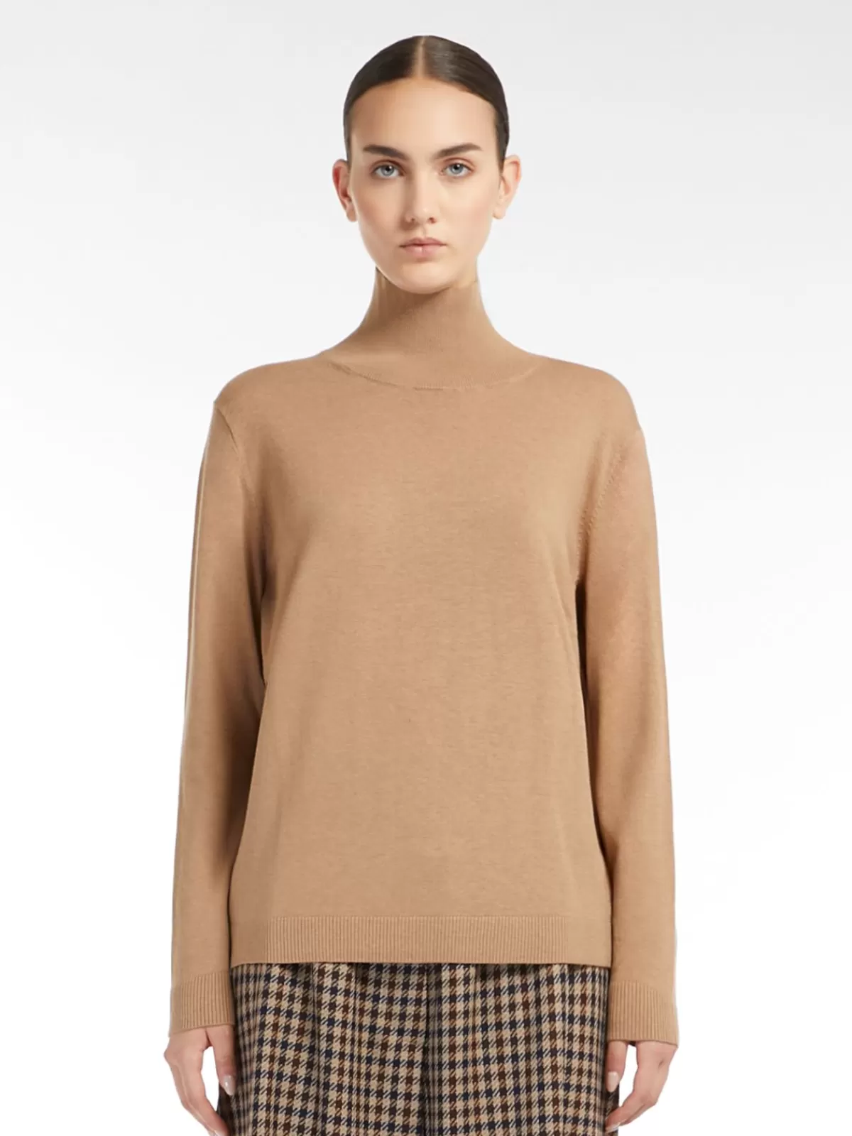 Max Mara - Jersey de cuello alto en lana y seda suave, tono camello elegante para invierno