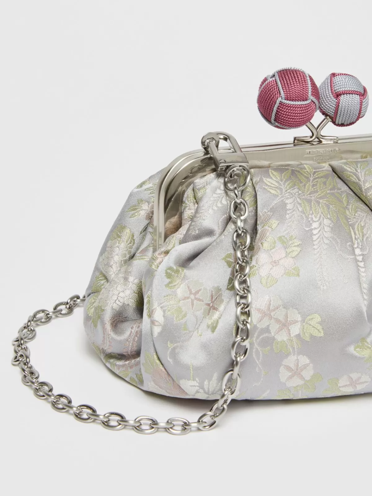 Bolso elegante para escapadas | Diseño Pasticcino en jacquard de seda gris claro | Marca Max Mara compacto