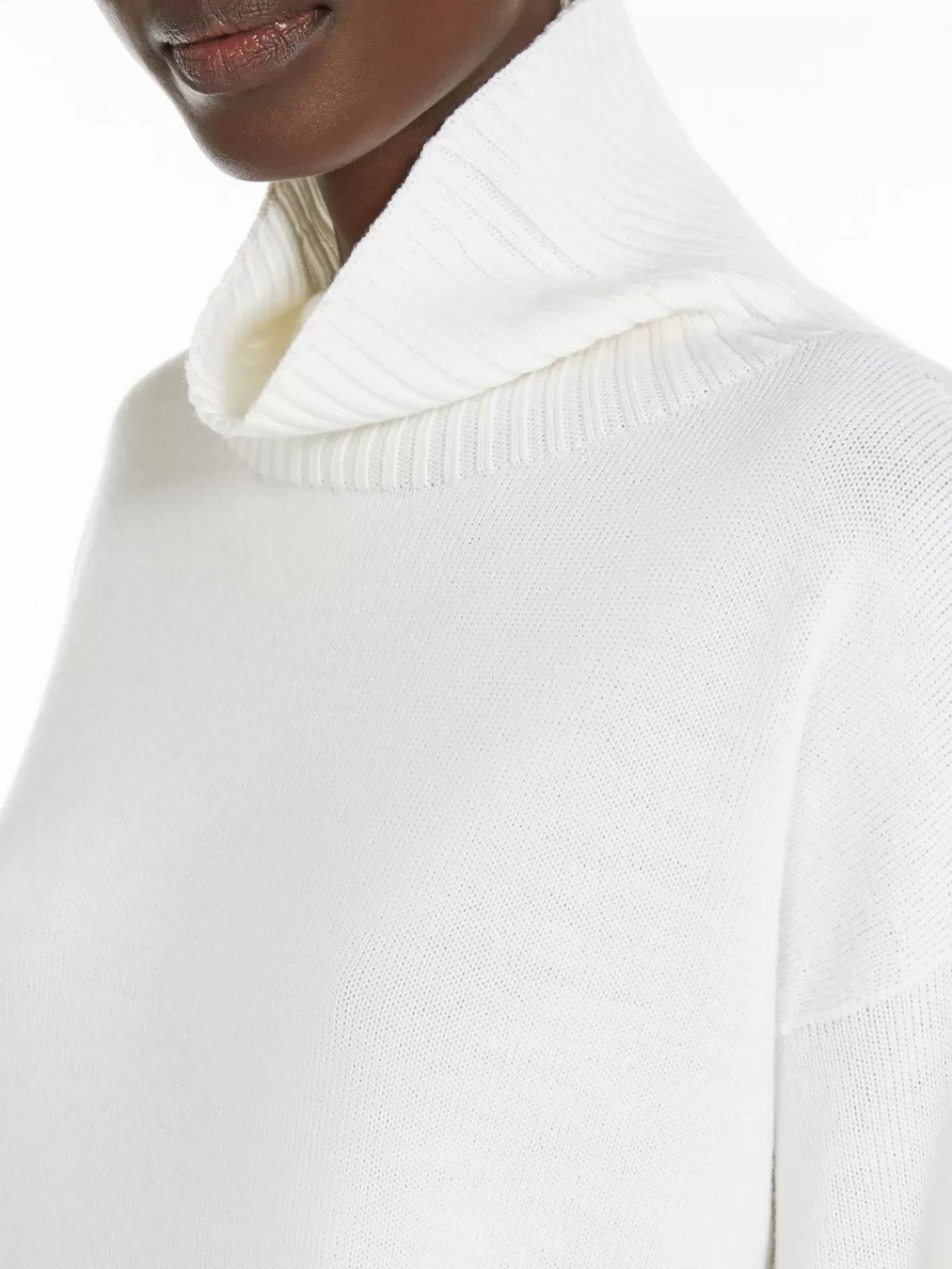 Max Mara Suéter invernal de lana delicada - Abrigo tejido en blanco helado