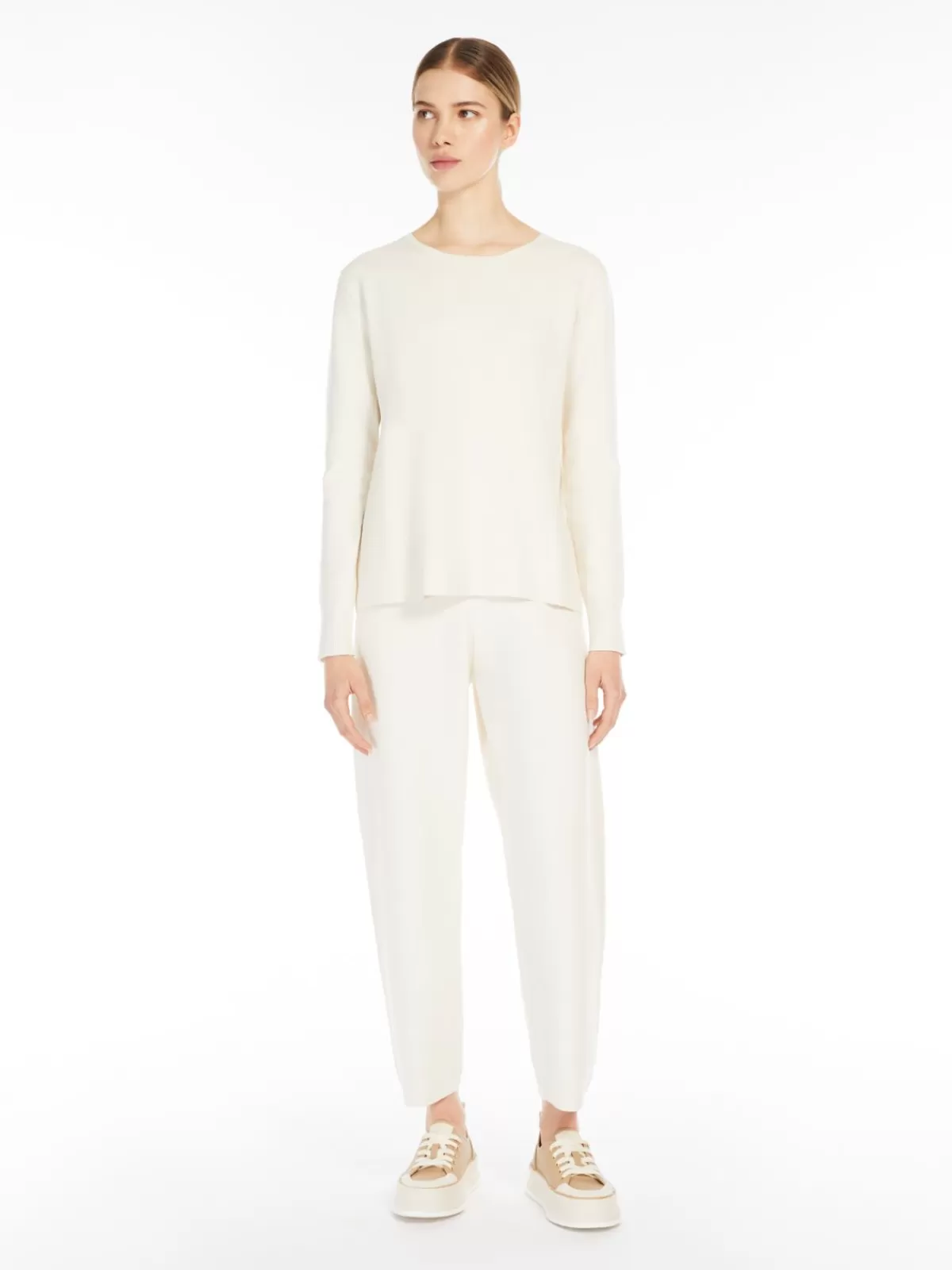 Suéter cómodo y moderno de Max Mara en hilo viscosa color marfil - Corte oversized para un estilo único