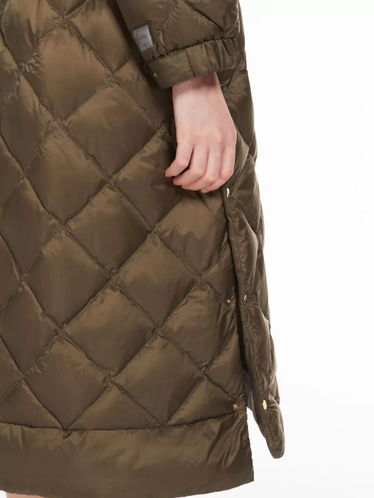Chaqueta impermeable Max Mara para clima lluvioso, color verde bosque - diseño acolchado y transpirable