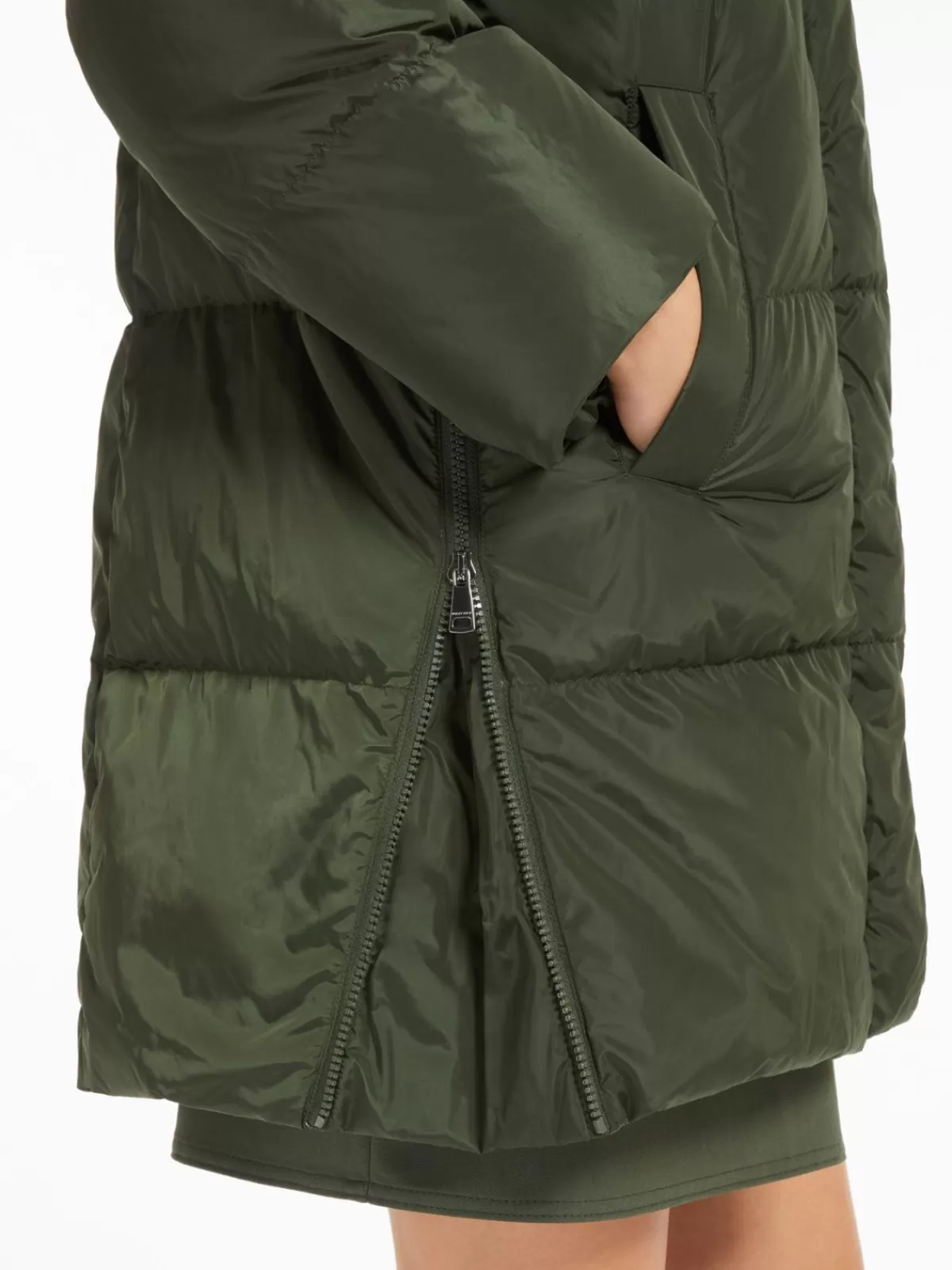 Chaqueta Impermeable Max Mara: Aislamiento Térmico en Tafetán Verde Oscuro para Invierno
