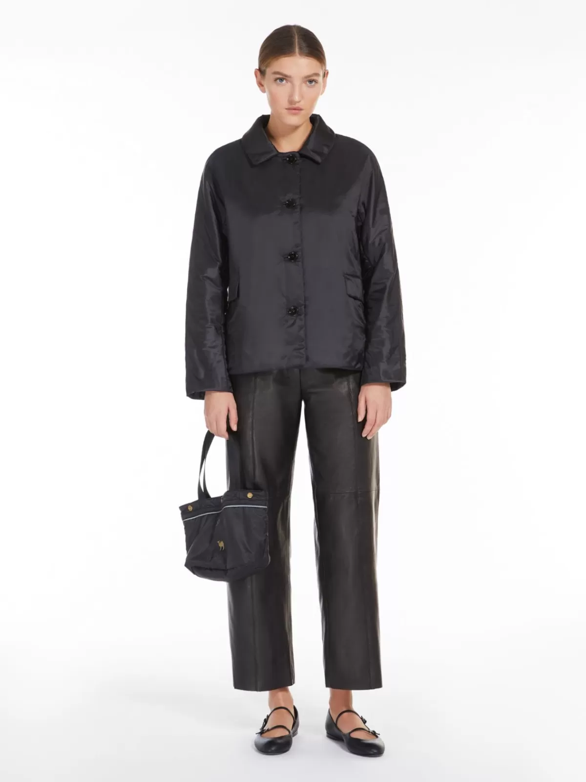 Chaquetón acolchado Max Mara en tejido técnico impermeable - Negro intenso para días de invierno