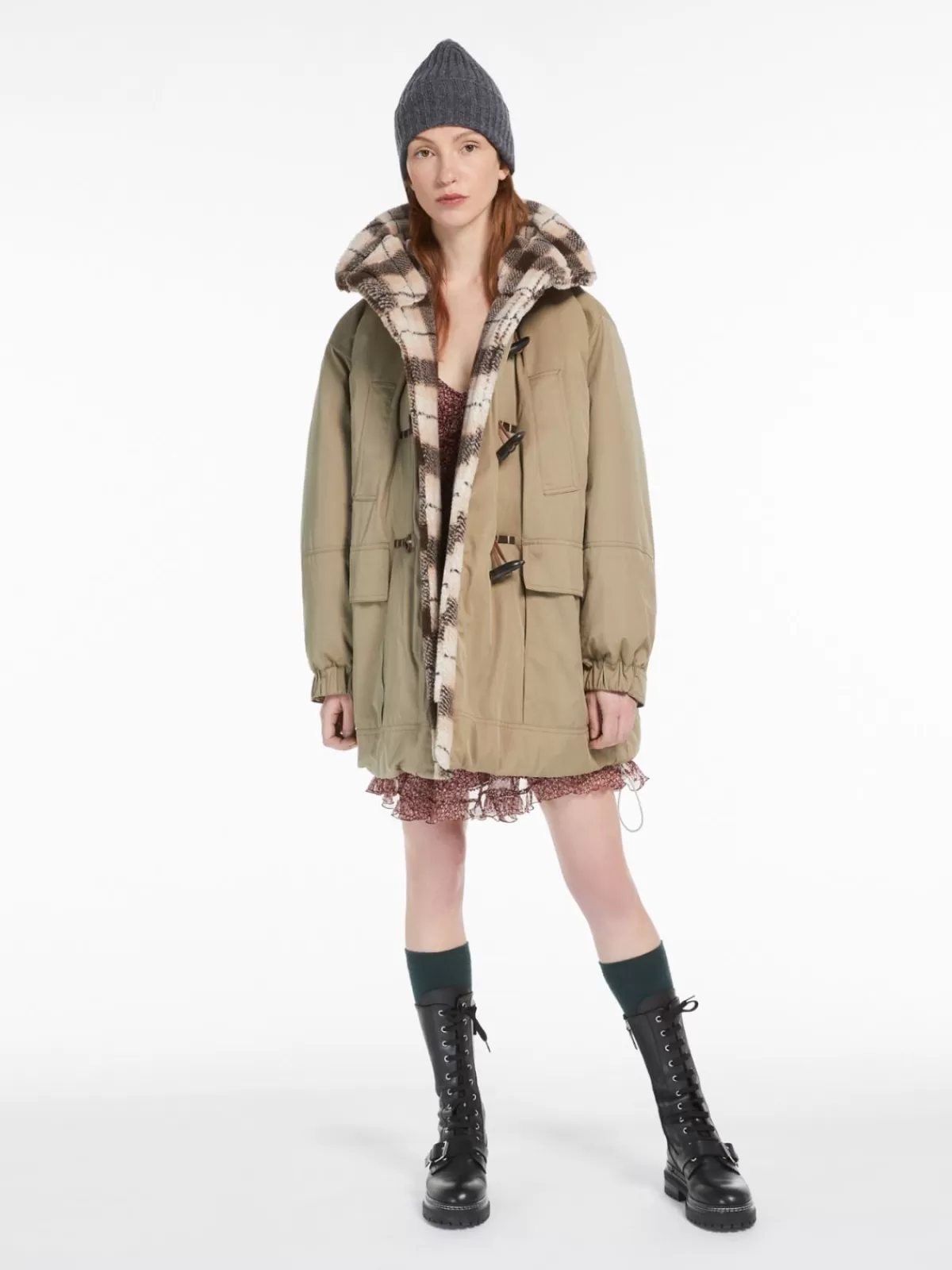Chaqueta Invernal Max Mara: Parka Impermeable en Algodón Beige con Aislamiento Térmico