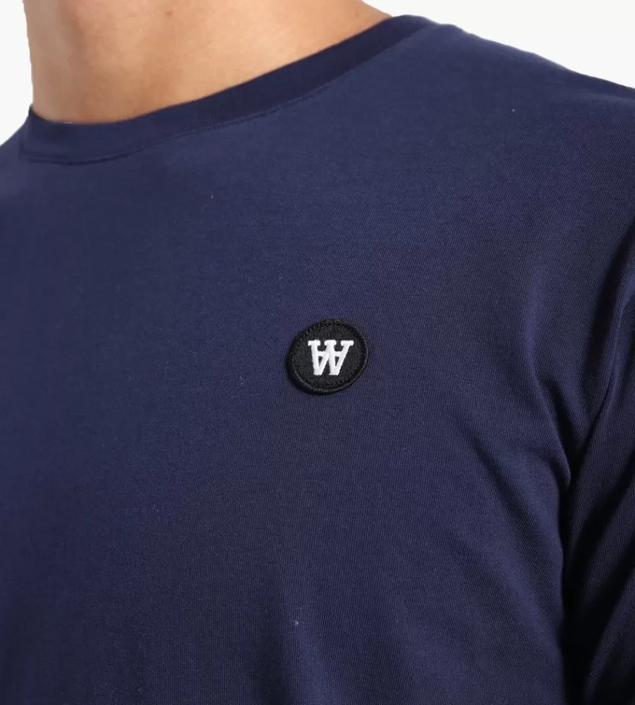 Camiseta Essential Ace de WOOD WOOD en Azul Marino - Certificación Textil Sostenible