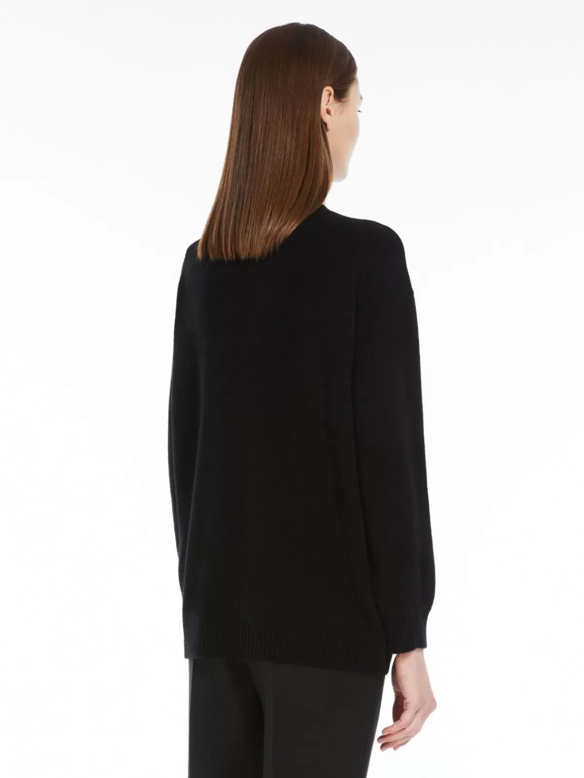 MaxMara Abrazo Invernal - Jersey de lana y cachemir en tono ébano, diseño clásico con tejido suave para calidez refinada. Prenda esencial que combina estilo atemporal y comodidad elegante.