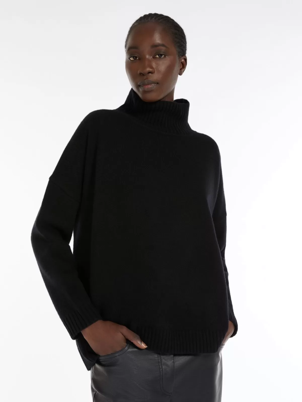 Suéter térmico Max Mara de cuello alto - Lana natural en tono negro clásico para invierno