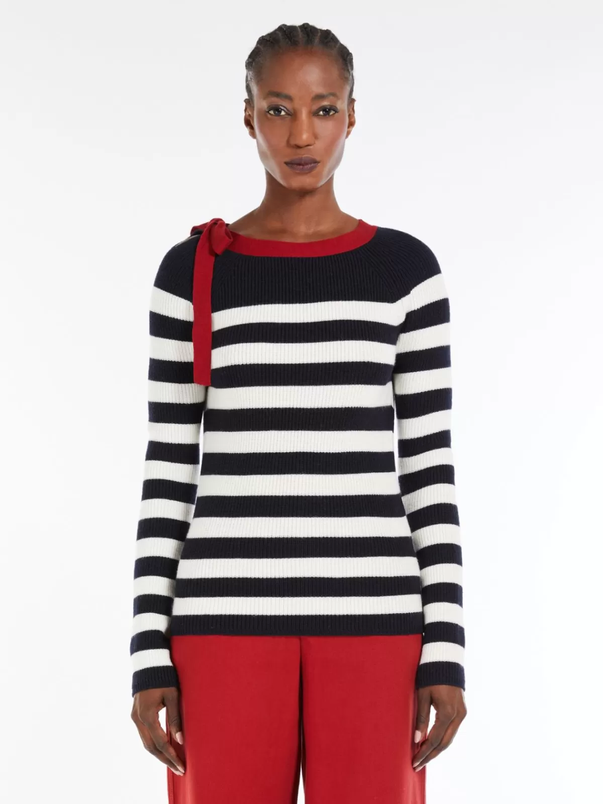 Sweater de lana Max Mara con lazo decorativo - Combinación invernal en blanco y azul claro
