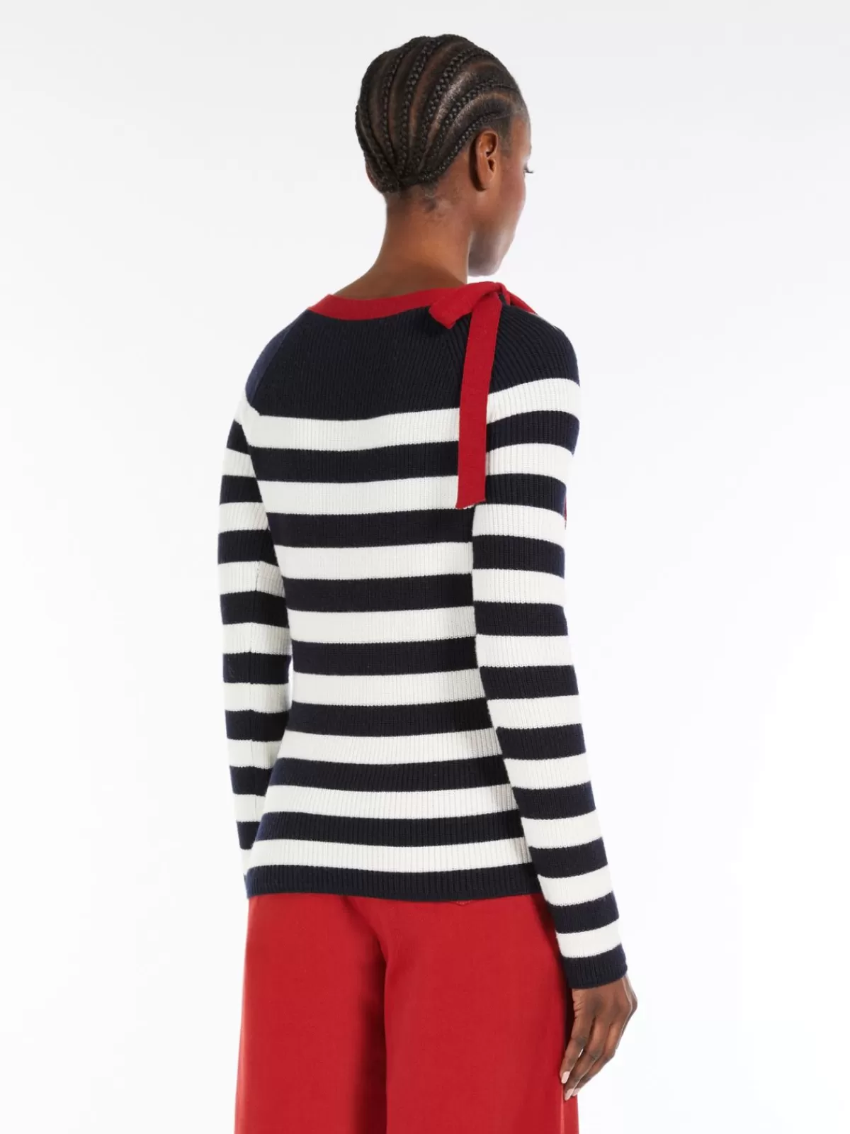 Sweater de lana Max Mara con lazo decorativo - Combinación invernal en blanco y azul claro