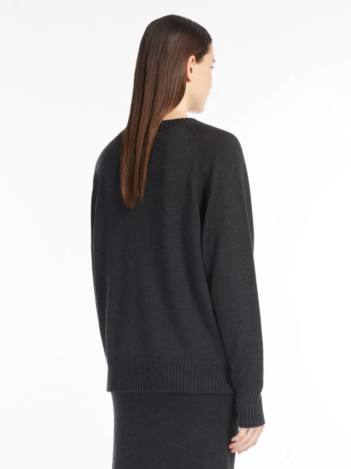 Max Mara - Jersey de lana cálido en gris carbón para invierno