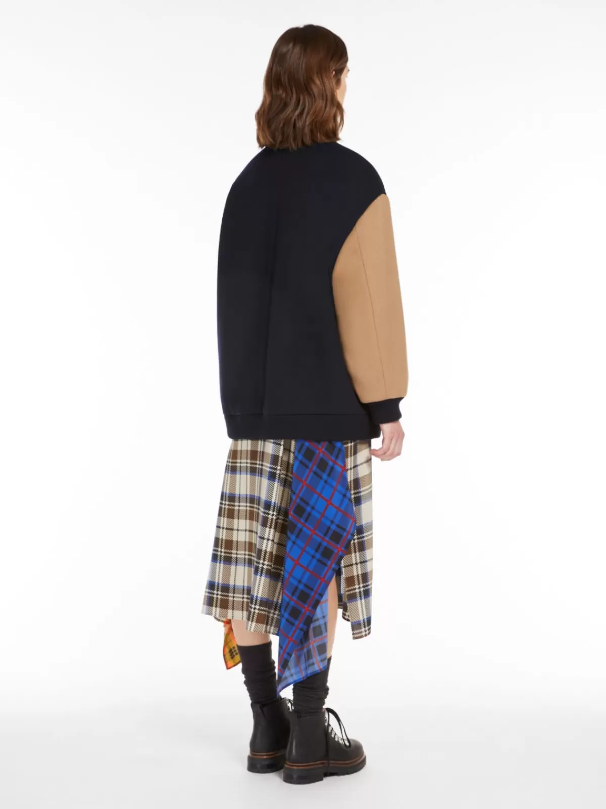 Abrigo acolchado bomber de lana Max Mara - Azul Marino cálido para estilo urbano invernal 

(：Chaqueta bomber acolchada con forro interior suave de lana Max Mara en tono marino clásico)