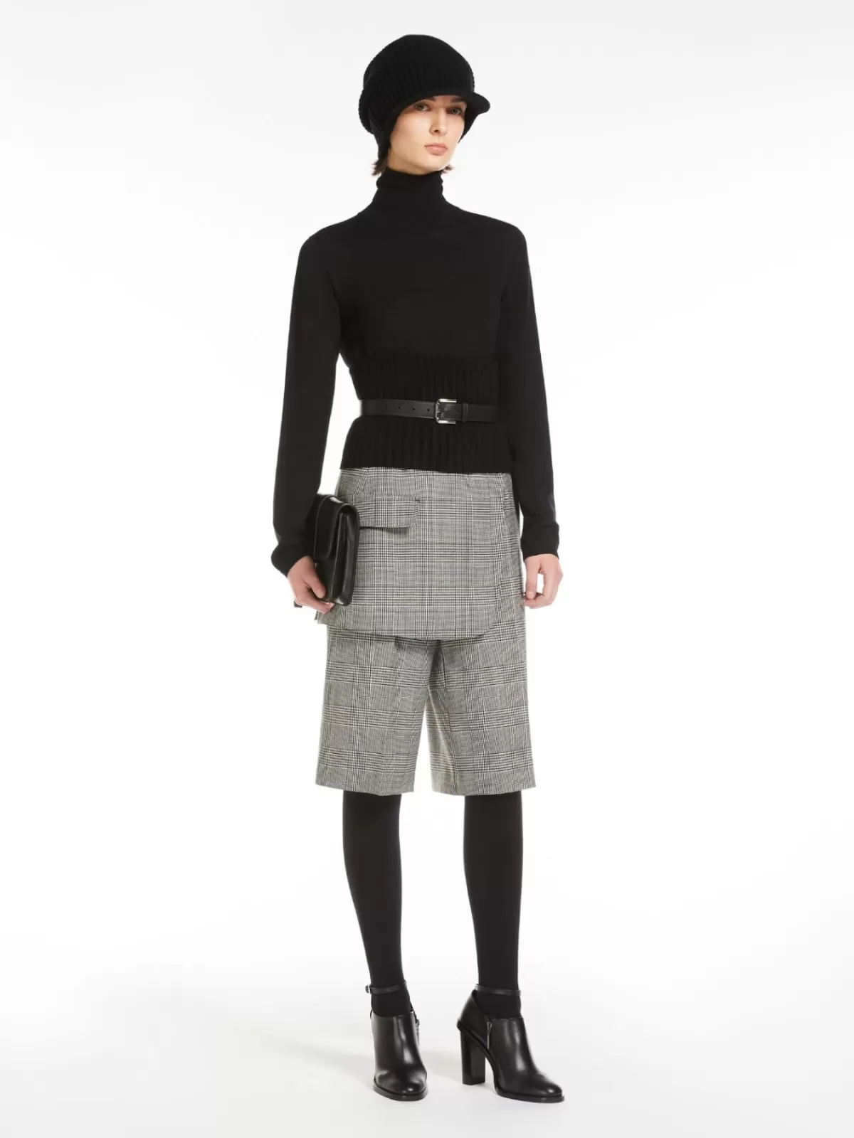 Max Mara - Suéter de cuello alto en lana natural, color negro elegante